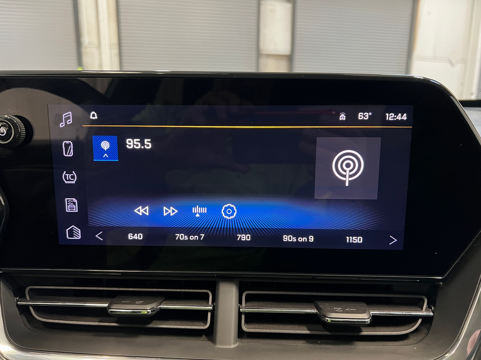 Thumbnail: 2025 Chevrolet Trax - 4