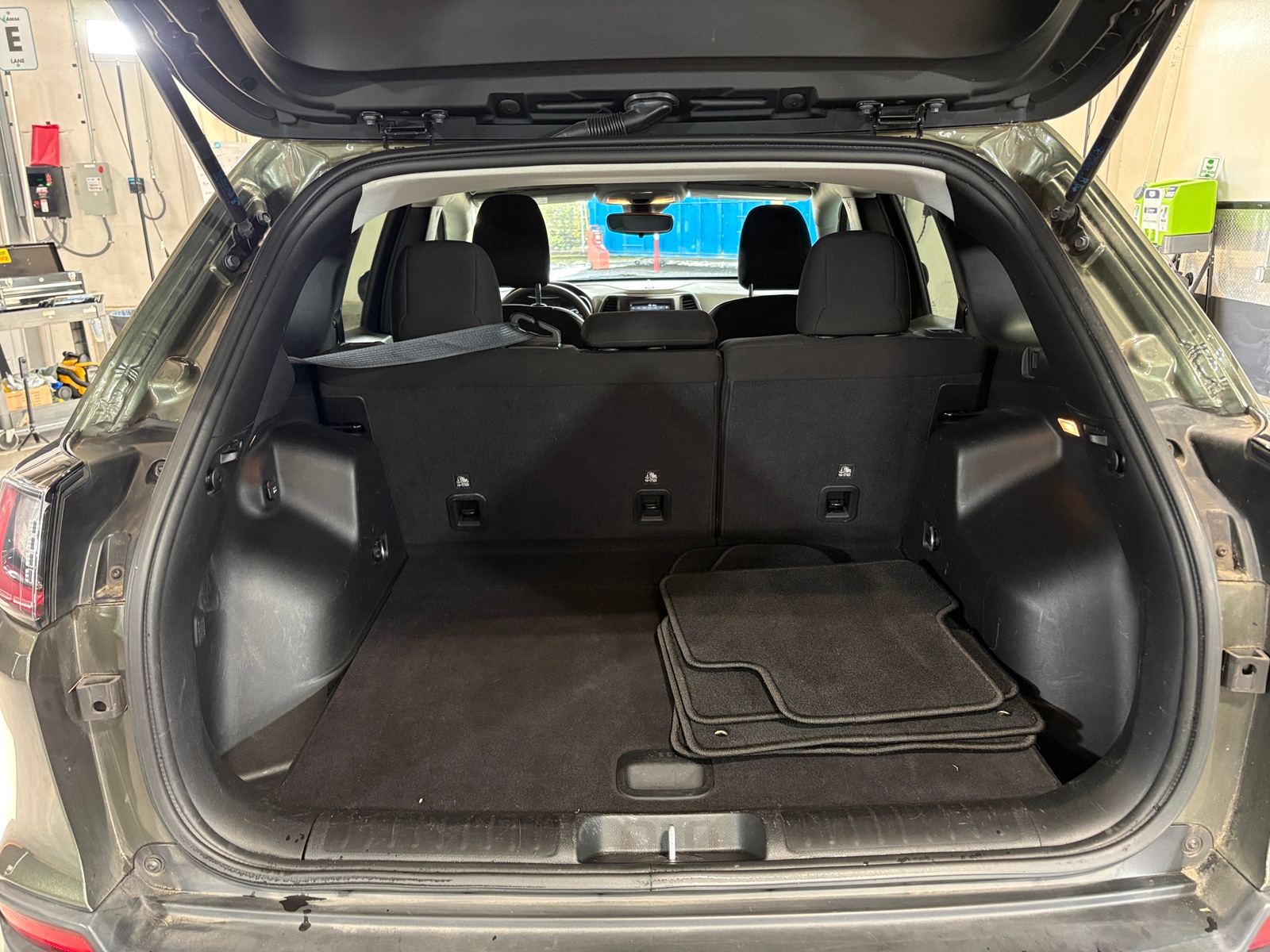 Thumbnail: 2021 Jeep Cherokee - 7