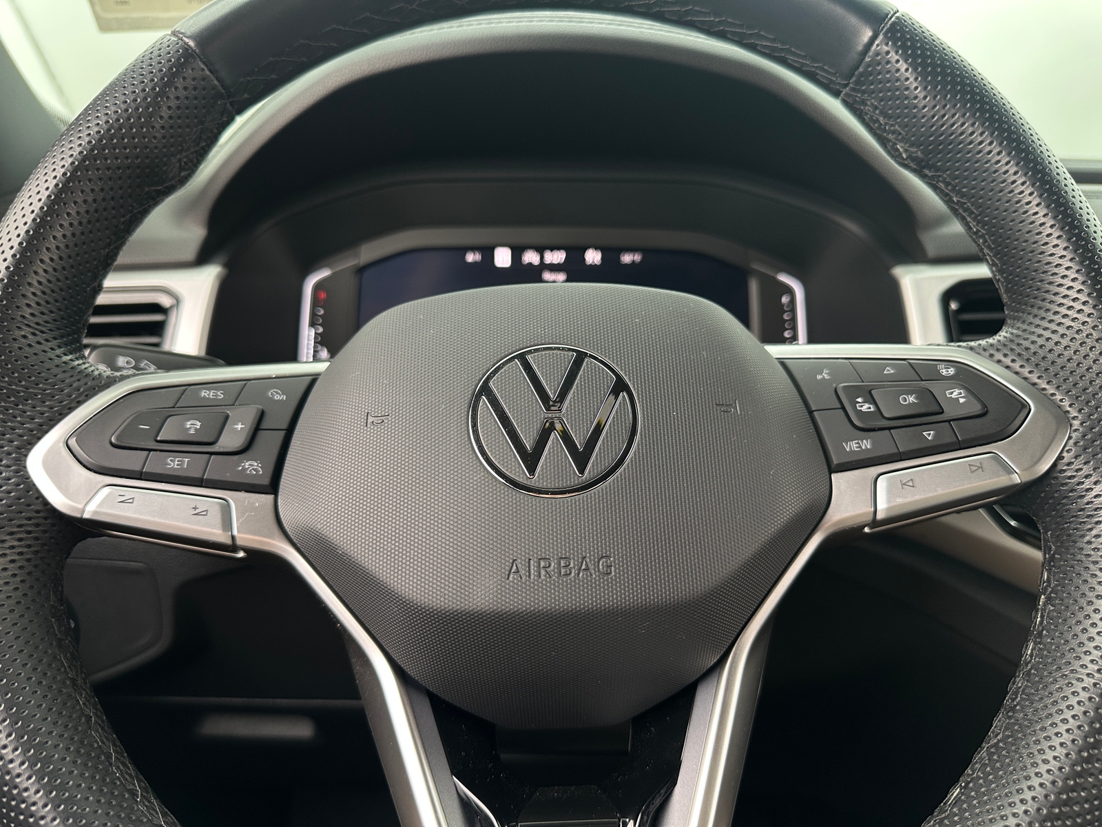 Thumbnail: 2023 Volkswagen Atlas - 4