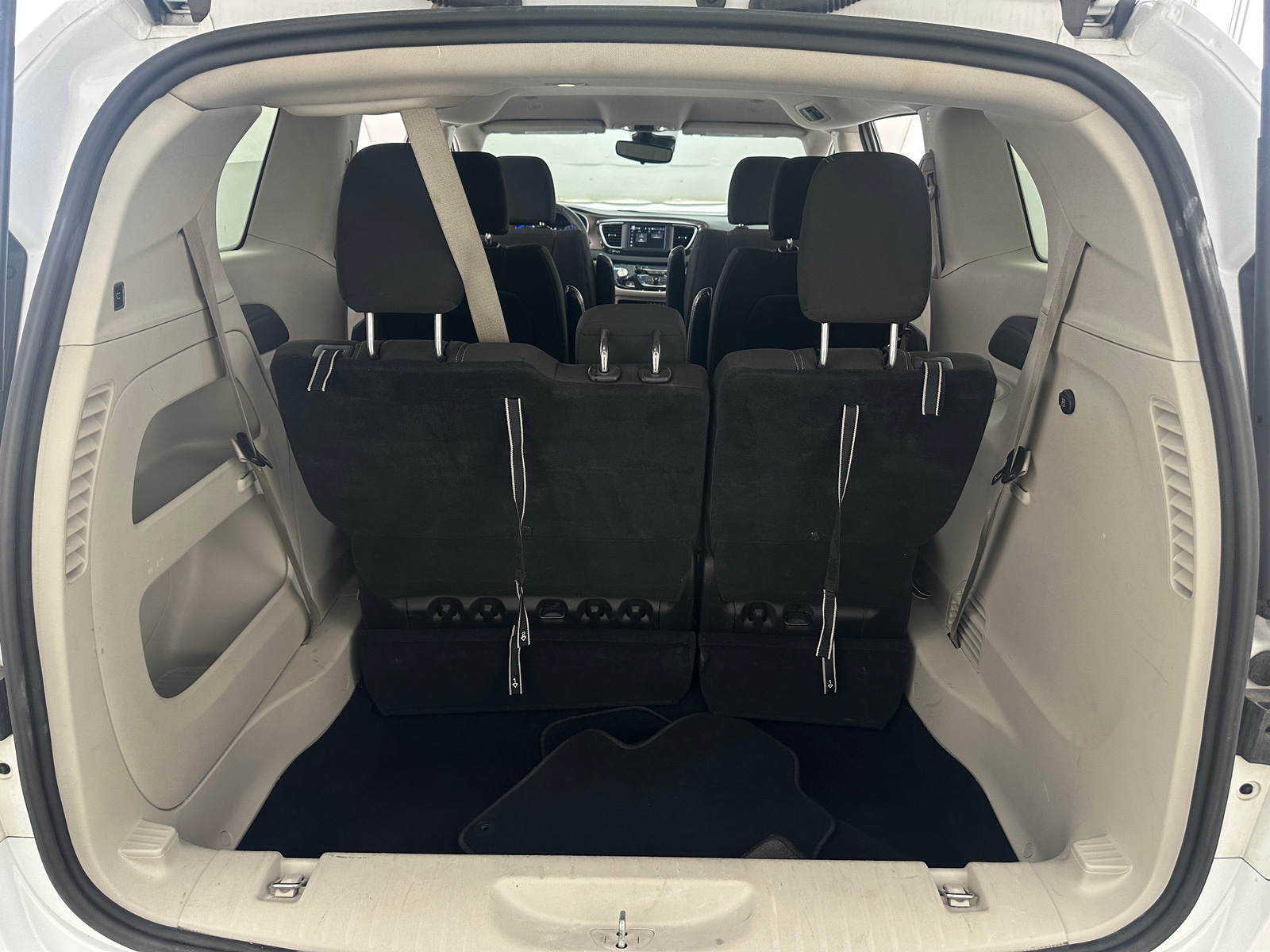 Thumbnail: 2023 Chrysler Voyager - 7