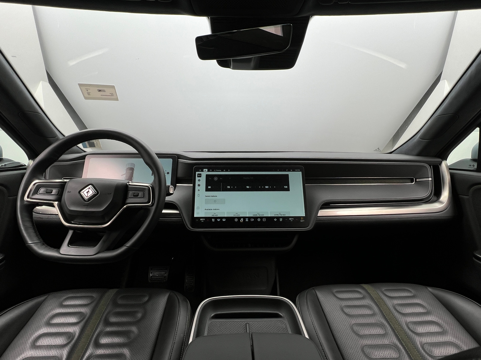 Thumbnail: 2025 Rivian R1S - 2