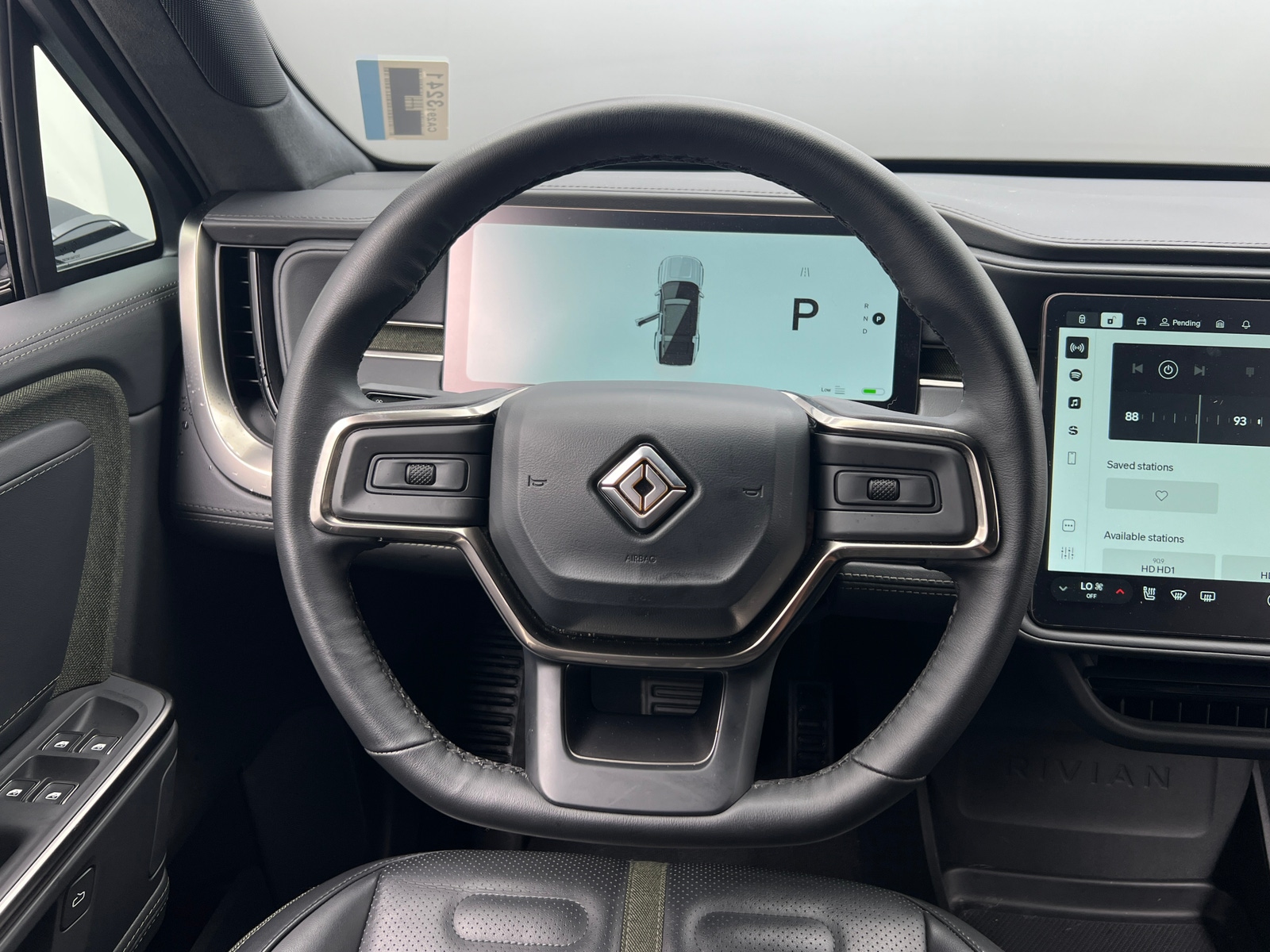 Thumbnail: 2025 Rivian R1S - 4