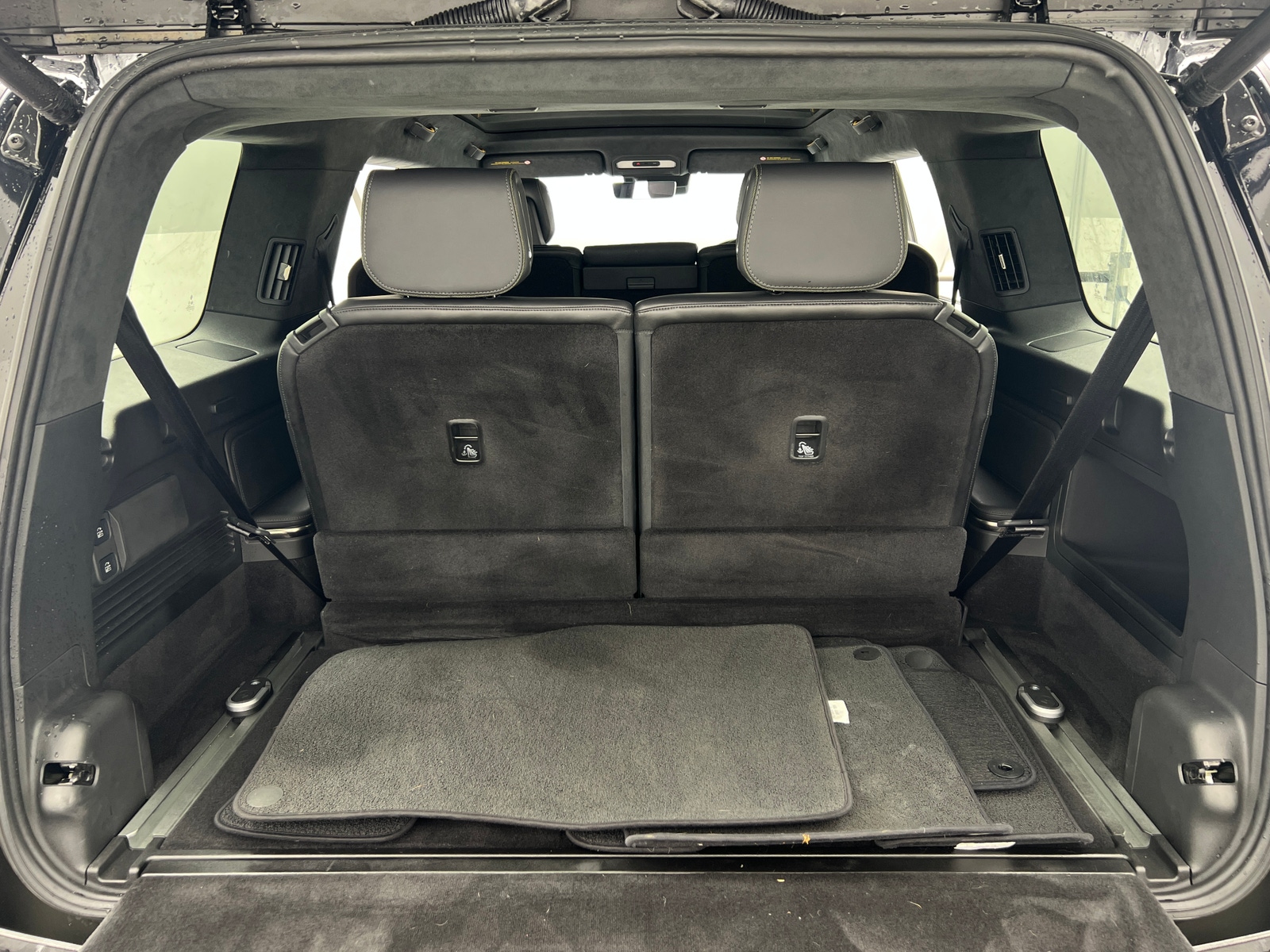 Thumbnail: 2025 Rivian R1S - 6