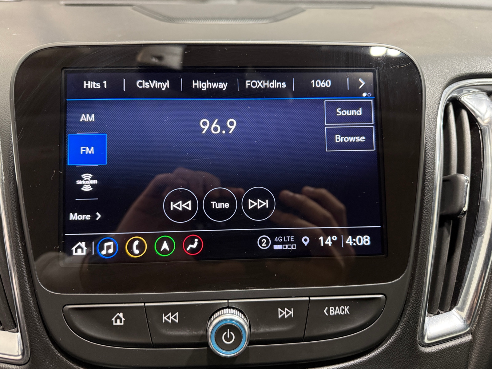 Thumbnail: 2024 Chevrolet Malibu - 3