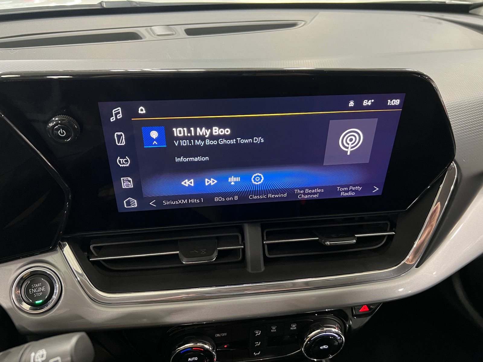 Thumbnail: 2025 Chevrolet Trax - 4