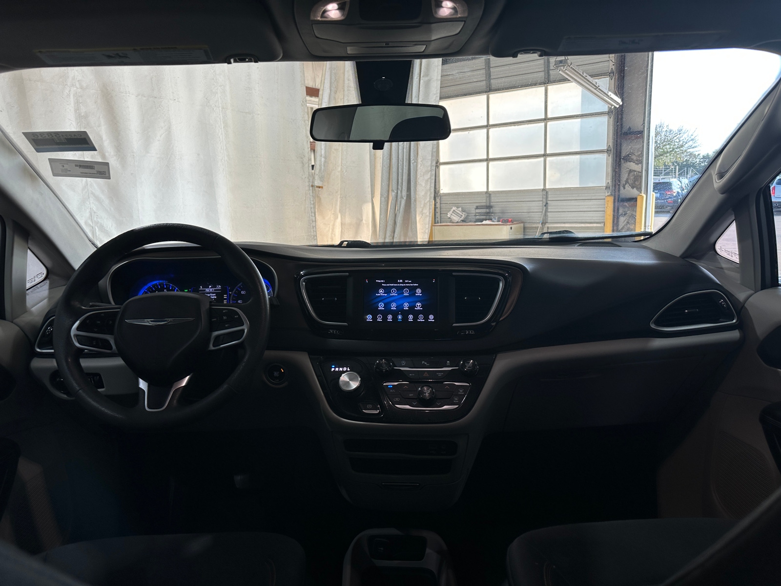 Thumbnail: 2018 Chrysler Pacifica - 3