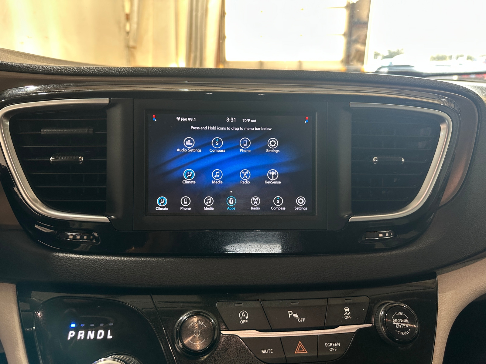 Thumbnail: 2018 Chrysler Pacifica - 4