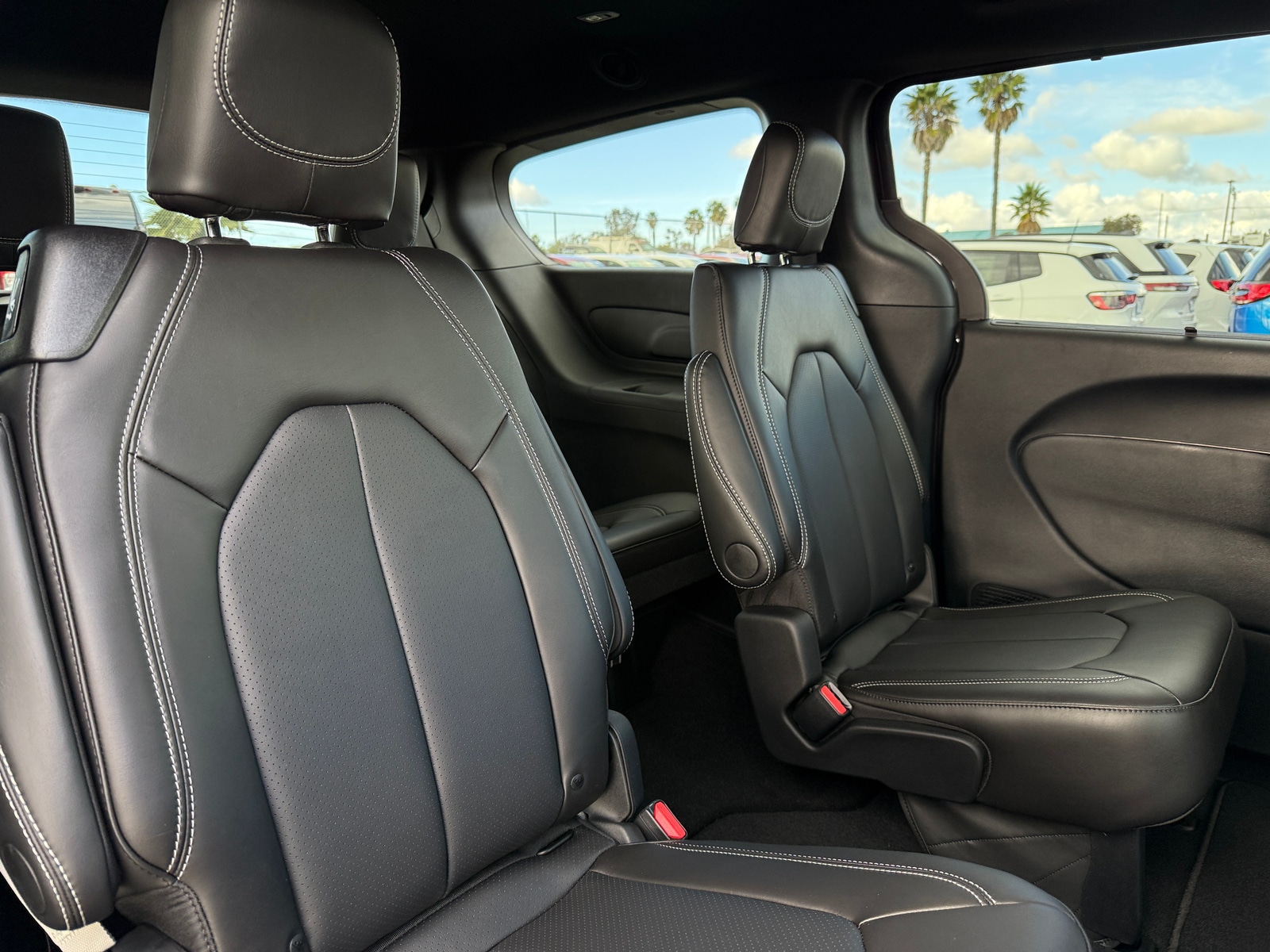 Thumbnail: 2026 Chrysler Pacifica - 5