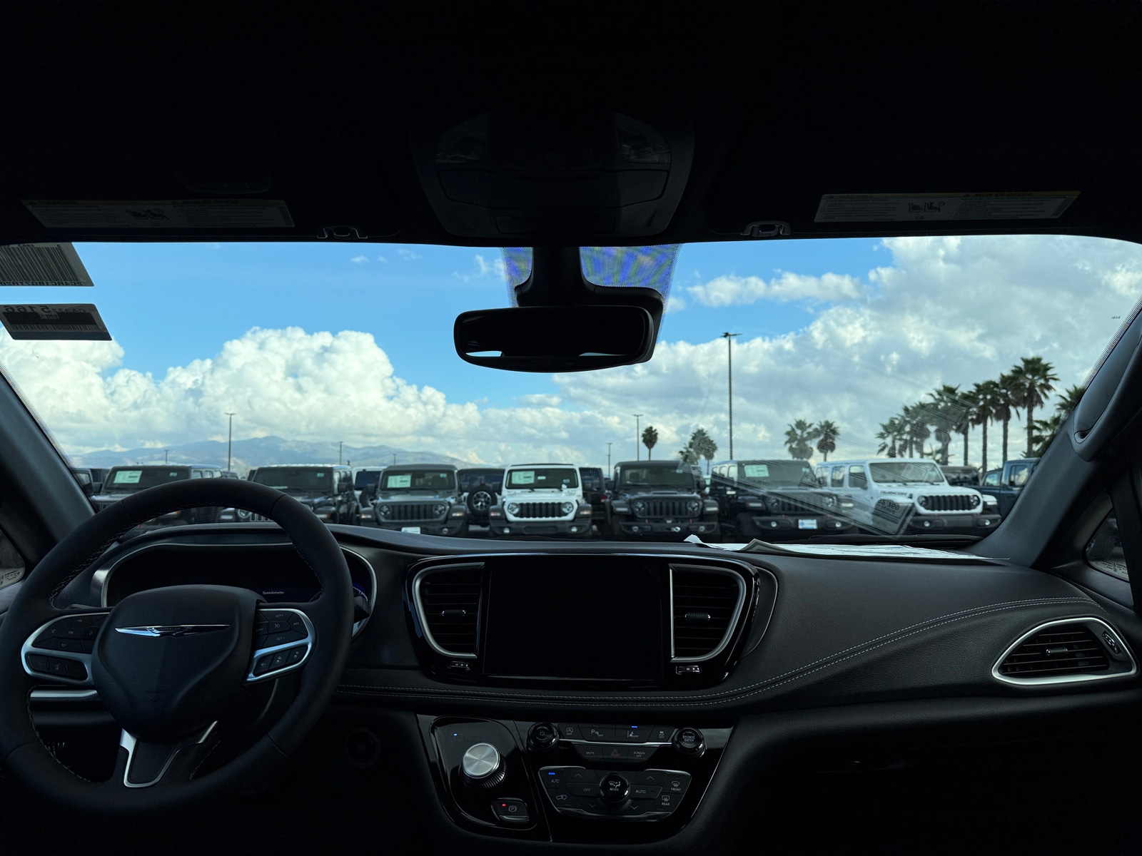 Thumbnail: 2026 Chrysler Pacifica - 2