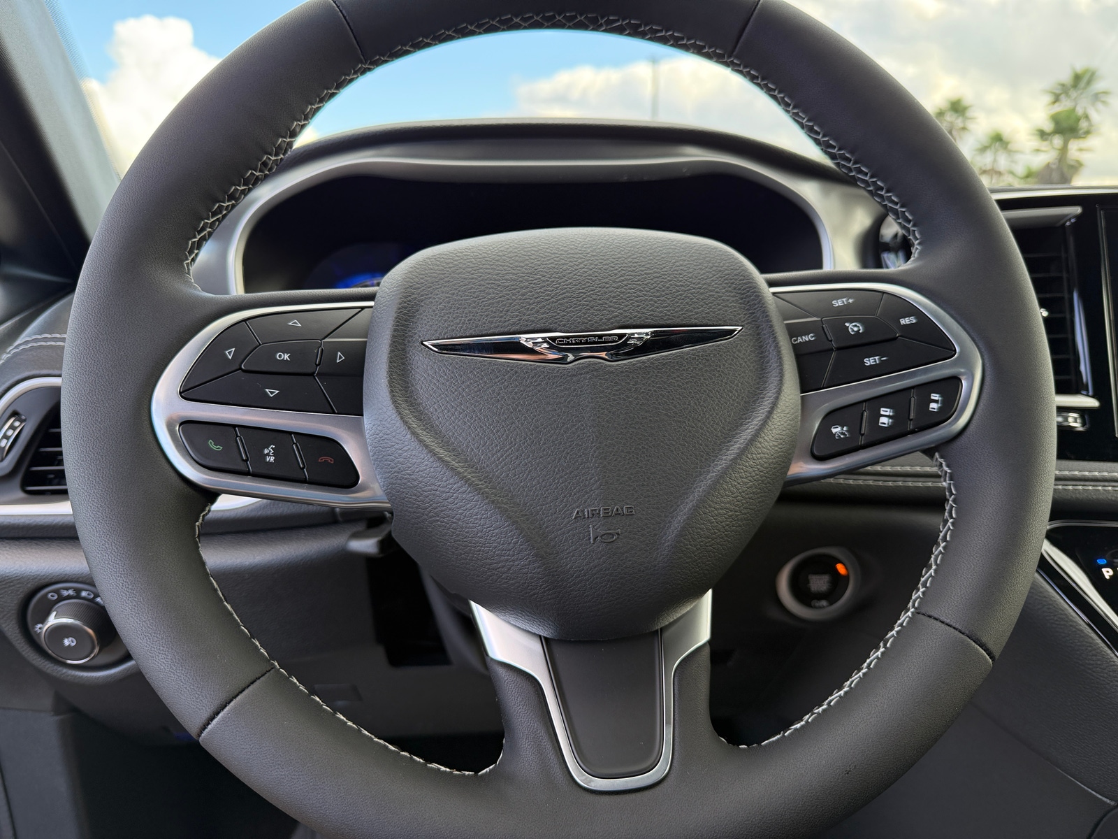 Thumbnail: 2026 Chrysler Pacifica - 4