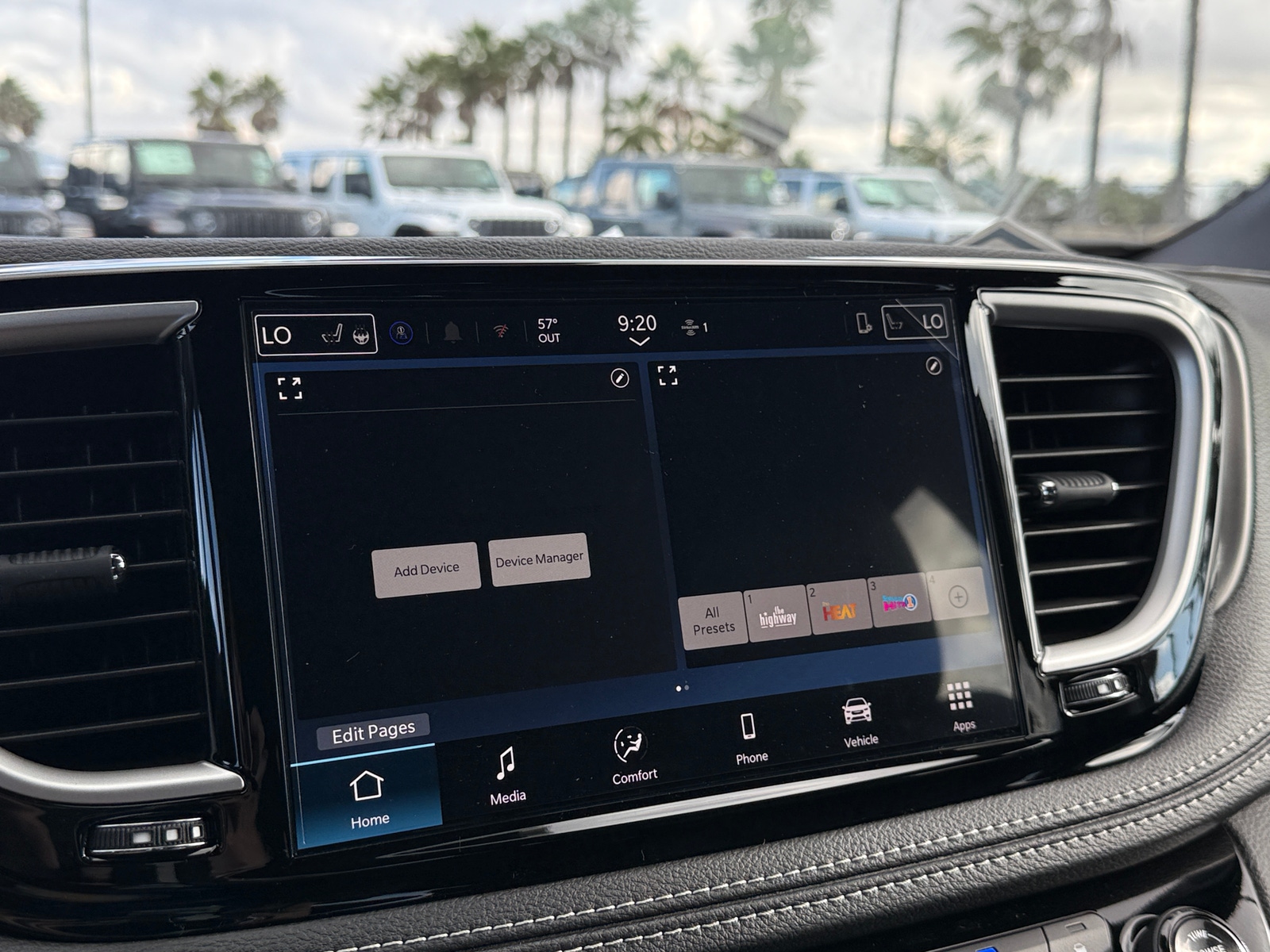 Thumbnail: 2026 Chrysler Pacifica - 3