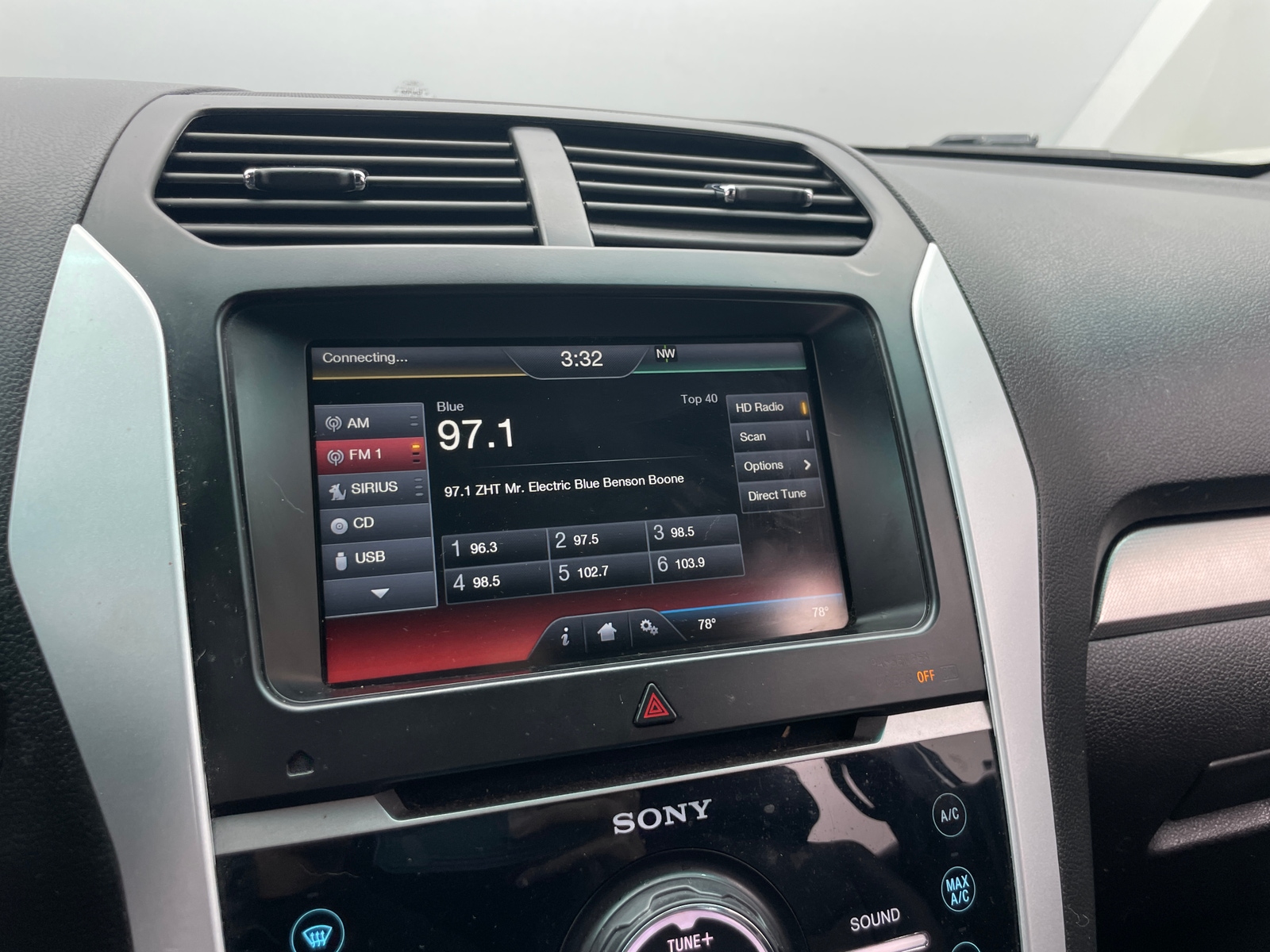 Thumbnail: 2015 Ford Explorer - 3