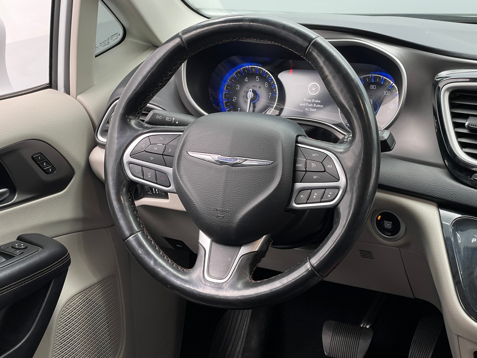 Thumbnail: 2020 Chrysler Pacifica - 4