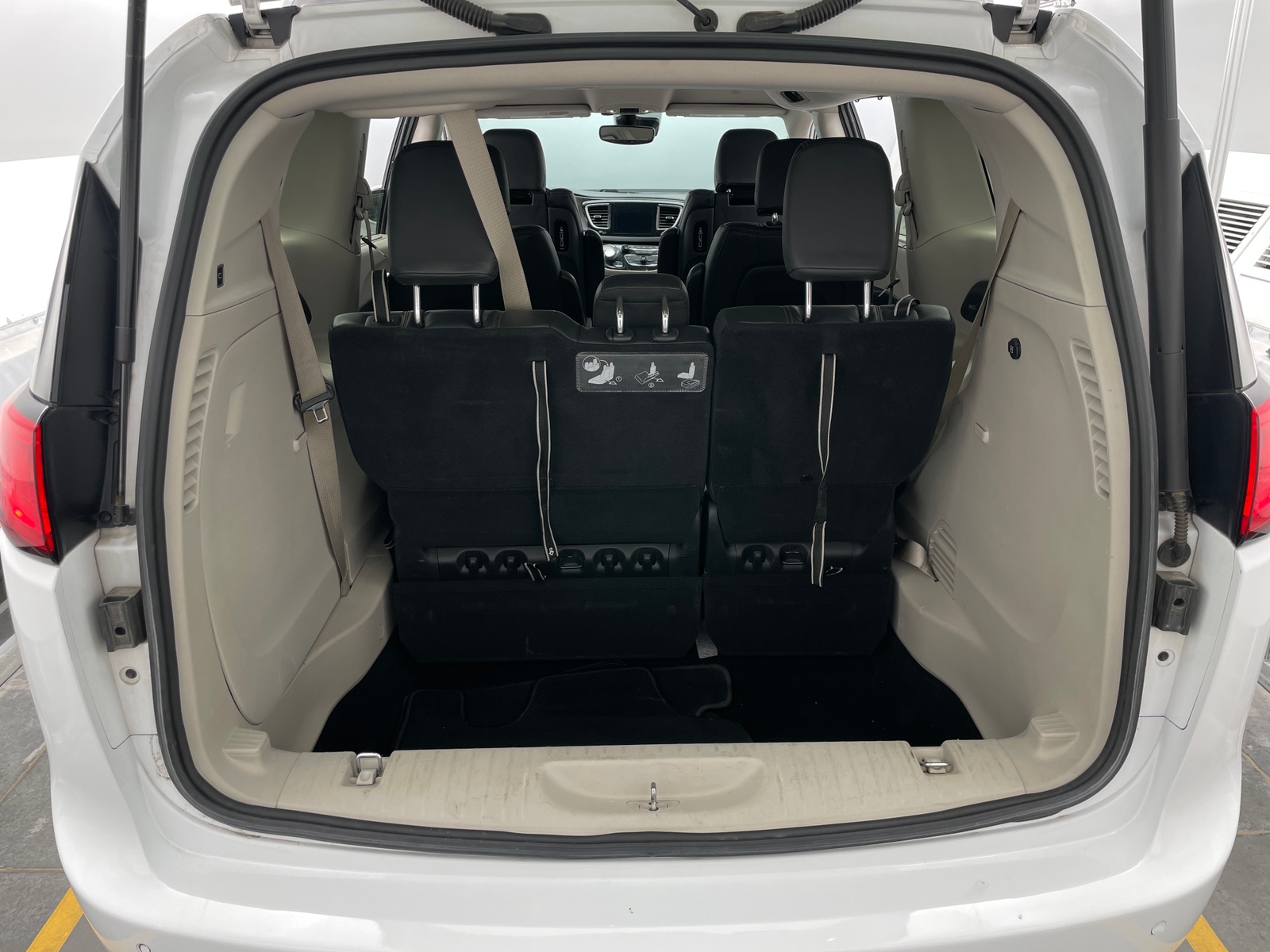 Thumbnail: 2020 Chrysler Pacifica - 6