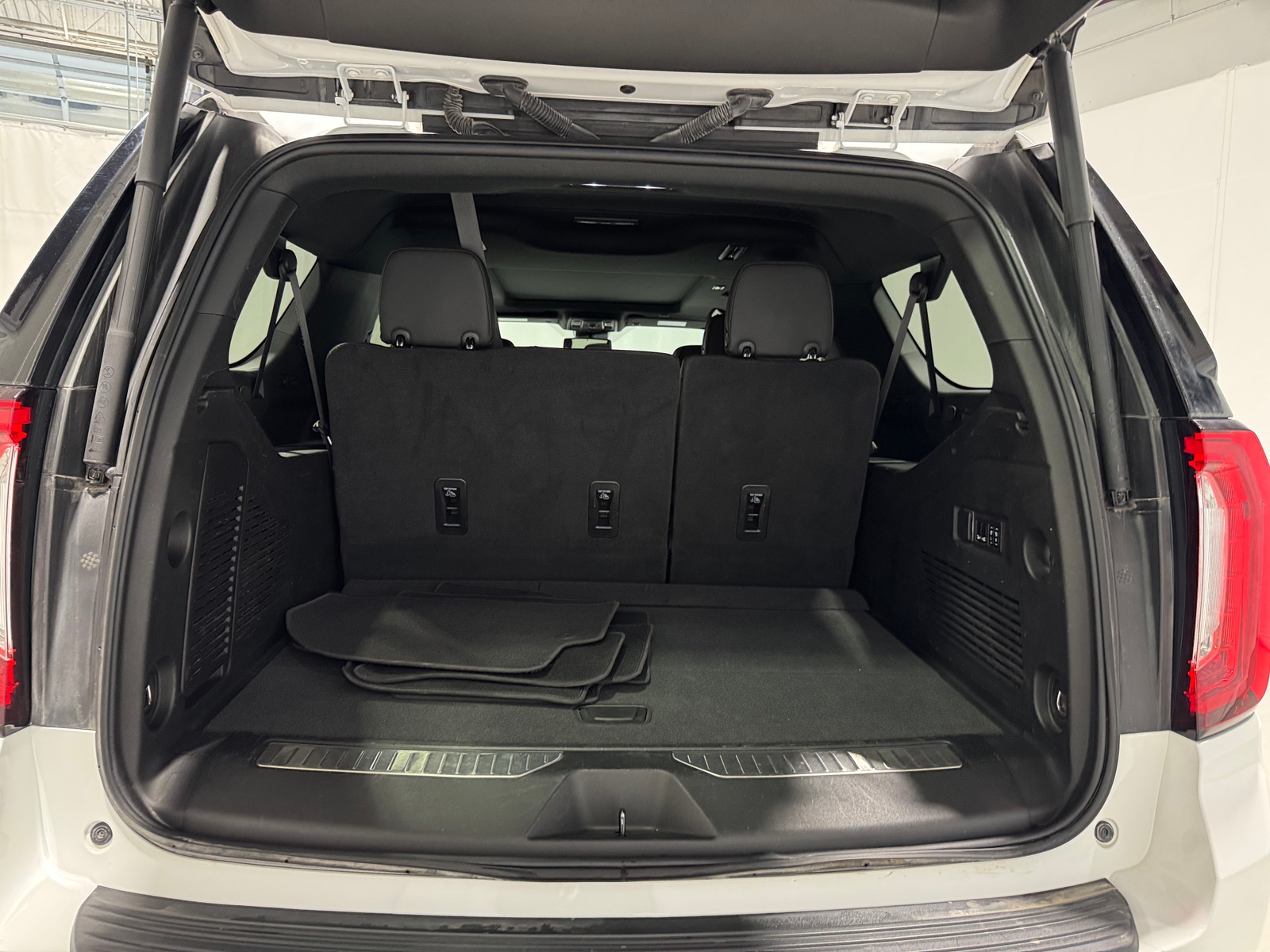 Thumbnail: 2023 GMC Yukon XL - 6