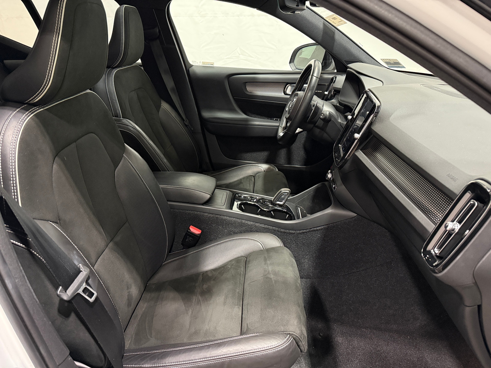 Thumbnail: 2019 Volvo XC40 - 2