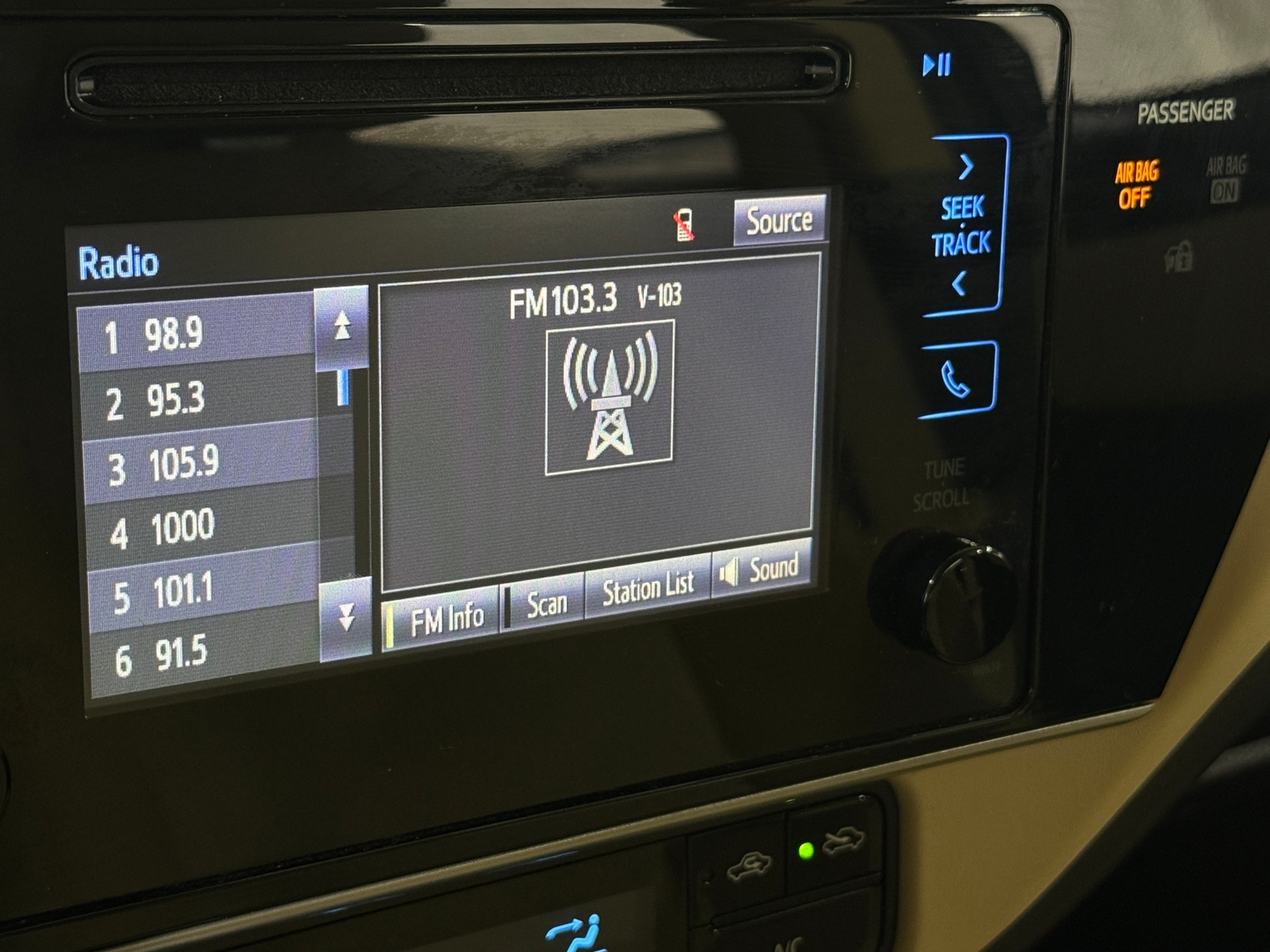 Thumbnail: 2017 Toyota Corolla - 4