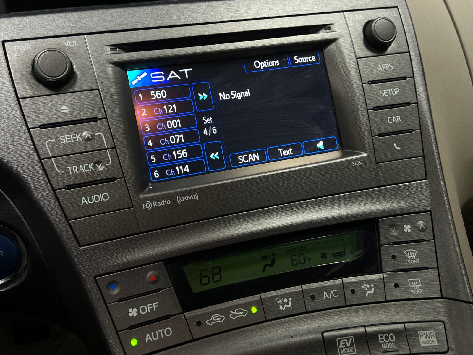 Thumbnail: 2014 Toyota Prius - 4