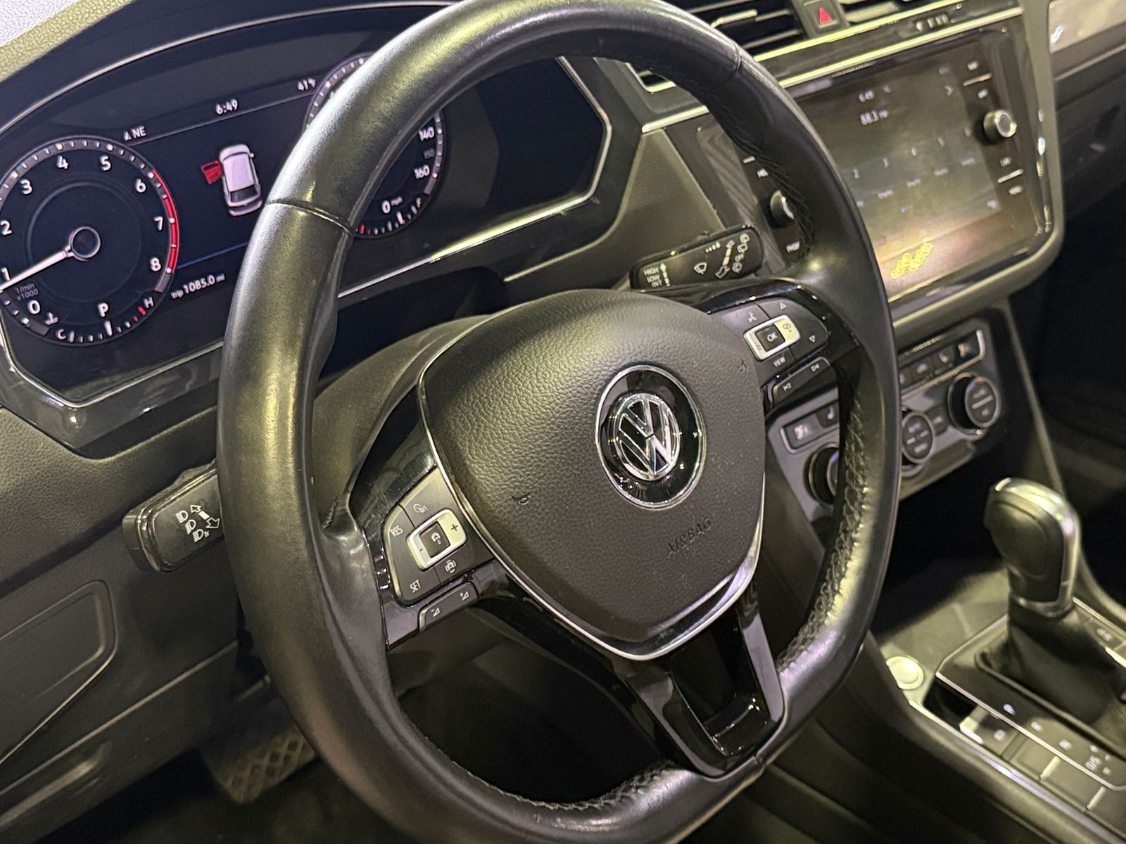 Thumbnail: 2019 Volkswagen Tiguan - 4