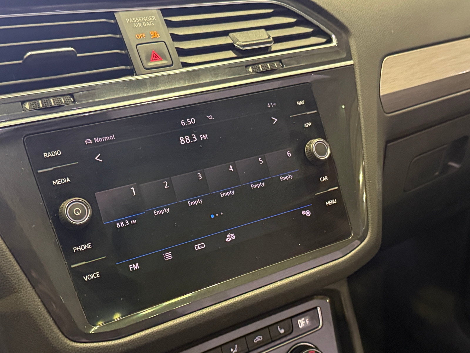 Thumbnail: 2019 Volkswagen Tiguan - 3