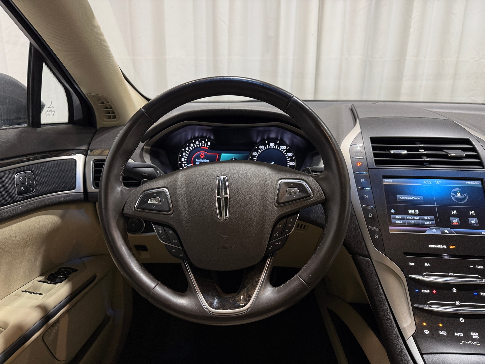 Thumbnail: 2015 Lincoln MKZ - 4