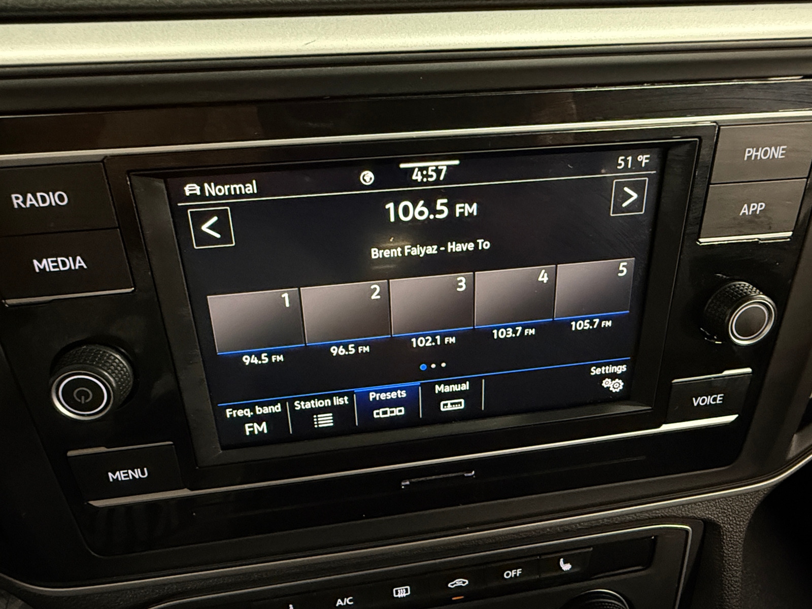 Thumbnail: 2022 Volkswagen Atlas - 3