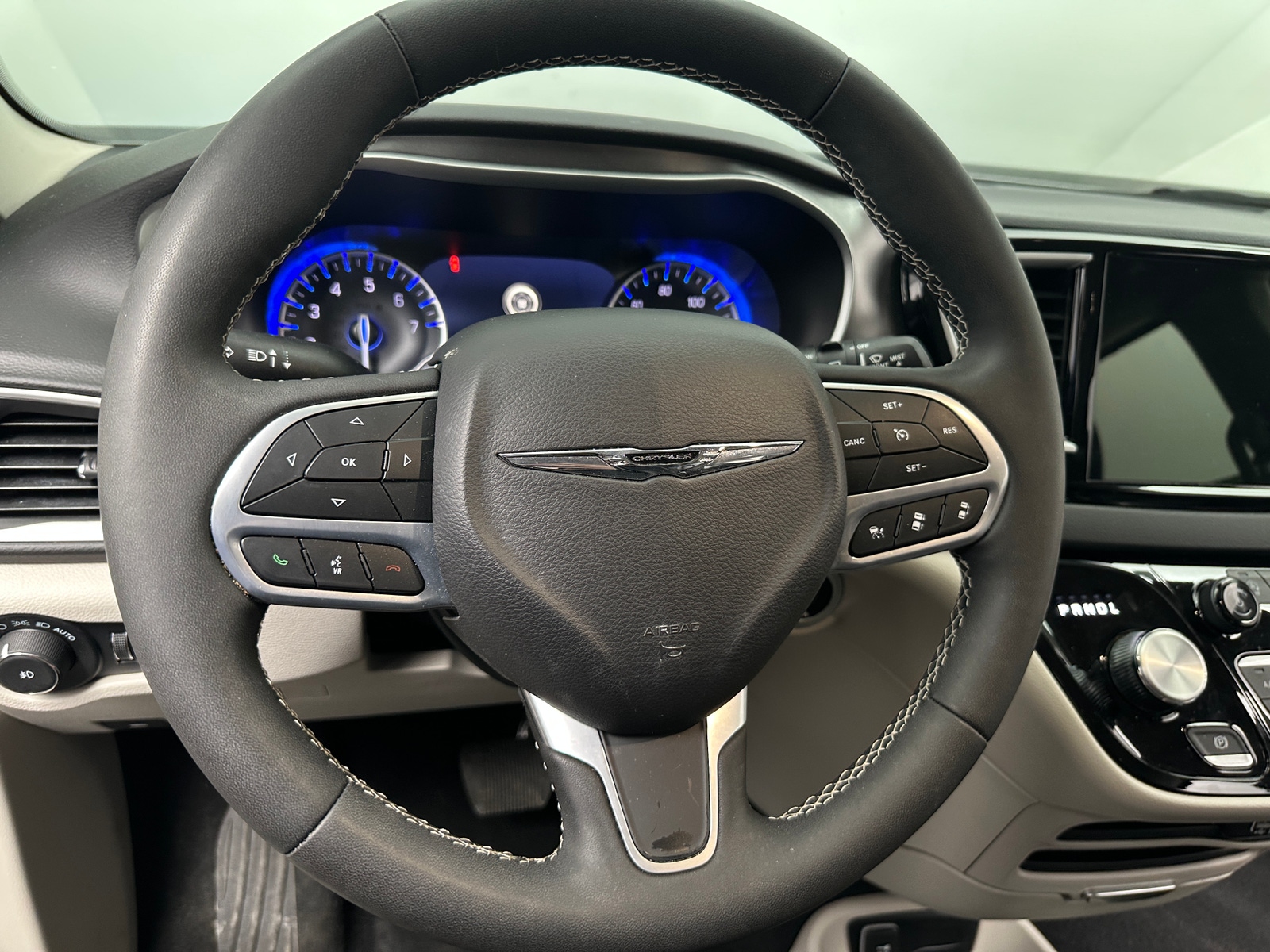 Thumbnail: 2024 Chrysler Pacifica - 4