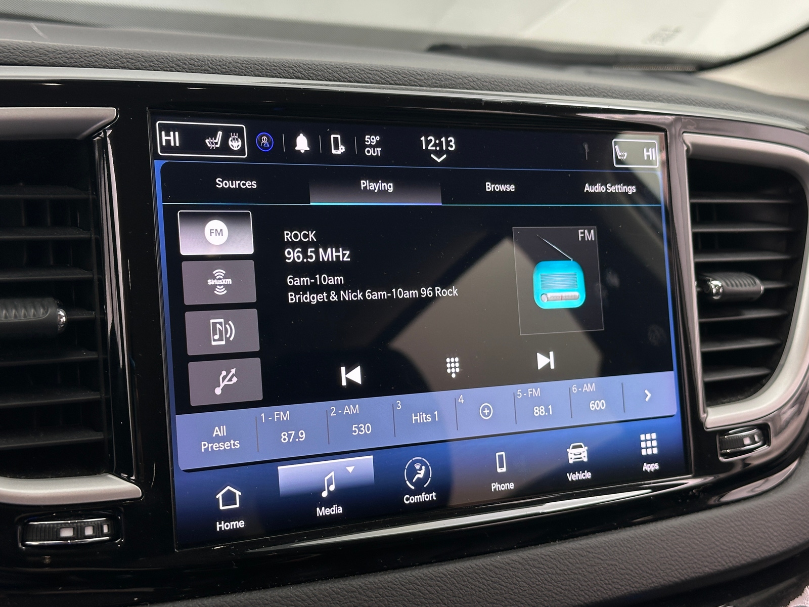 Thumbnail: 2024 Chrysler Pacifica - 3