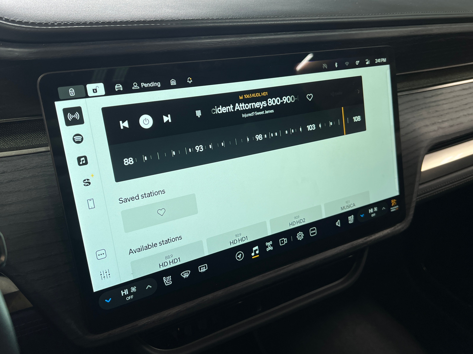 Thumbnail: 2024 Rivian R1S - 3