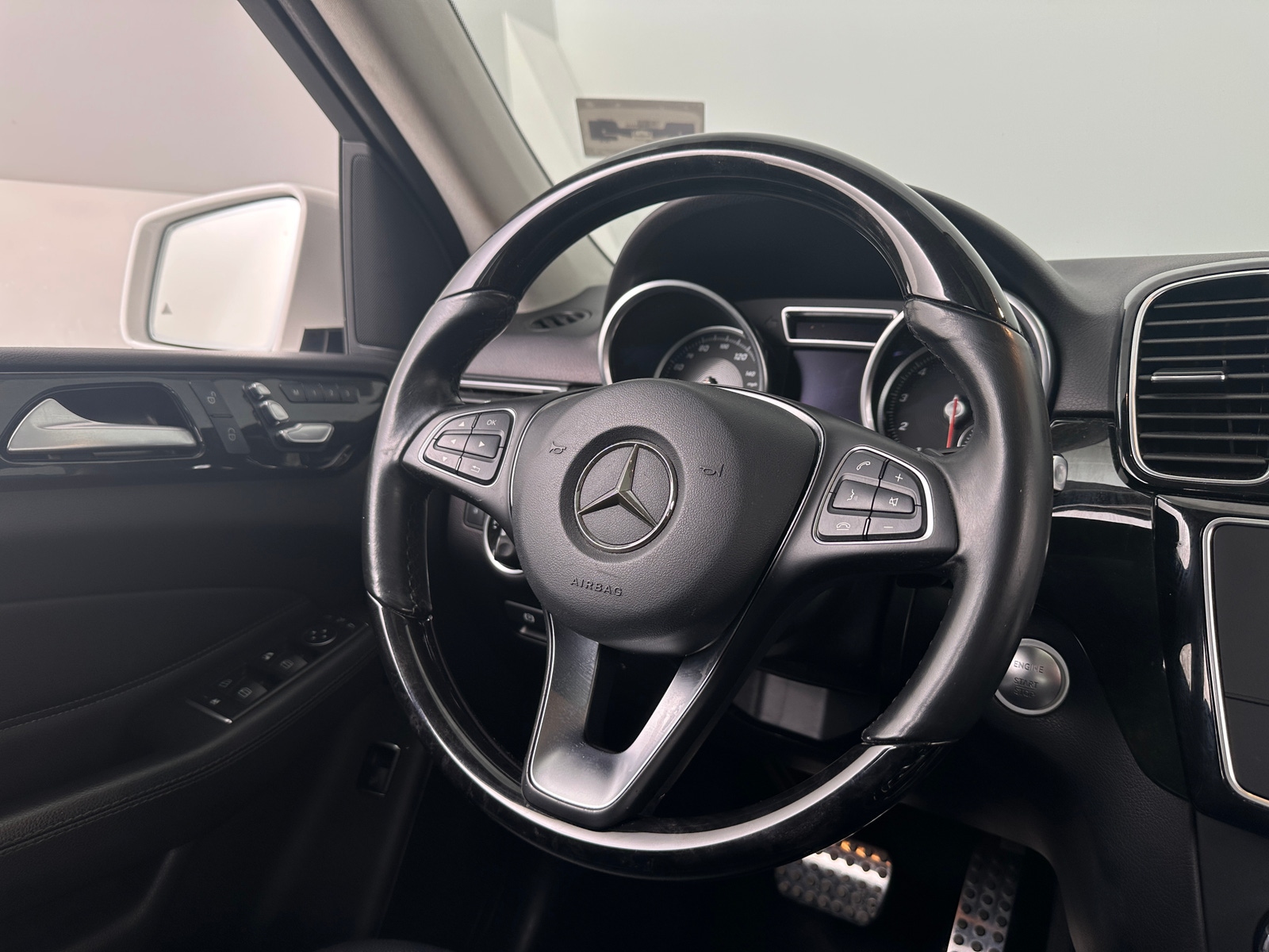 Thumbnail: 2016 Mercedes-Benz GLE - 4