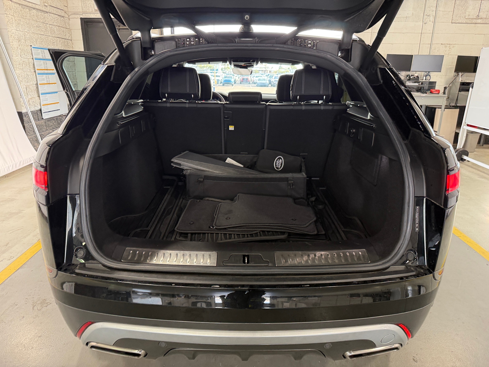 Thumbnail: 2018 Land Rover Range Rover Velar - 6