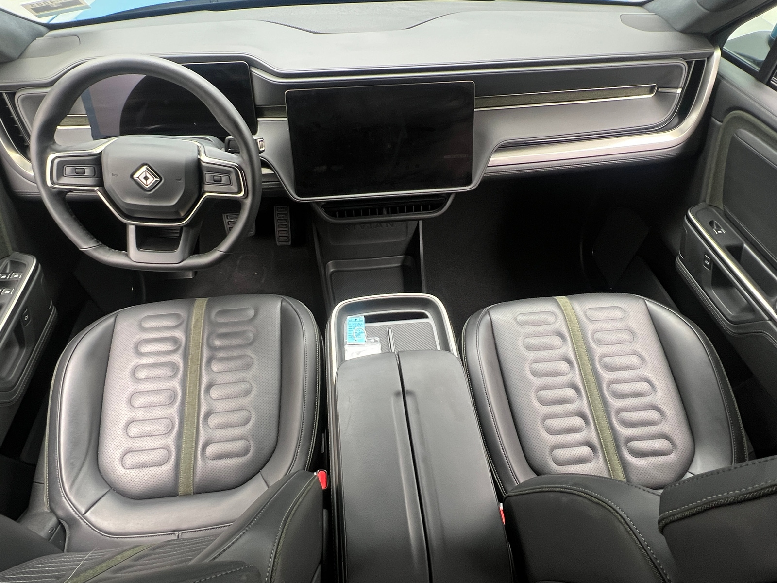 Thumbnail: 2025 Rivian R1S - 2