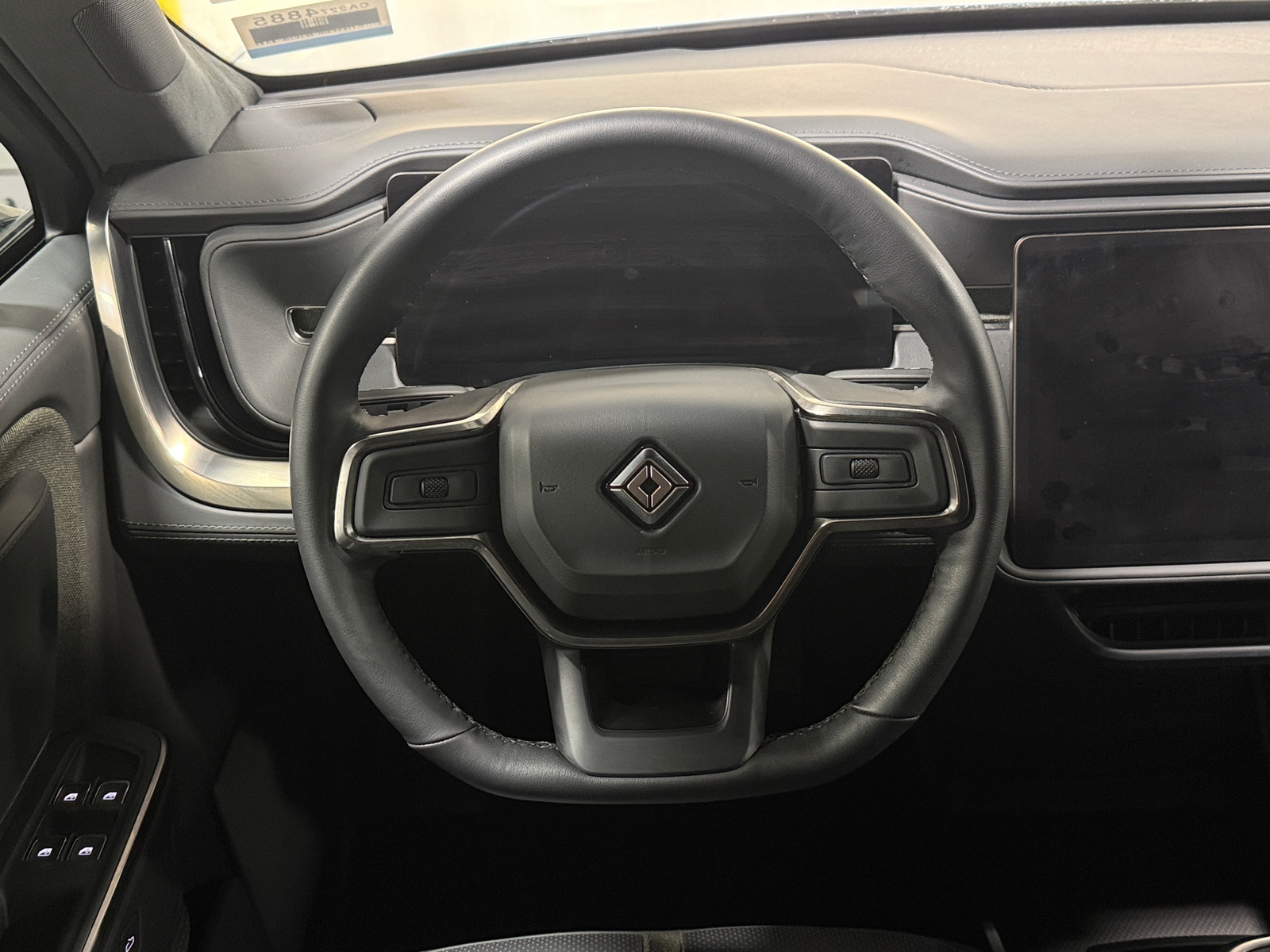 Thumbnail: 2025 Rivian R1S - 4