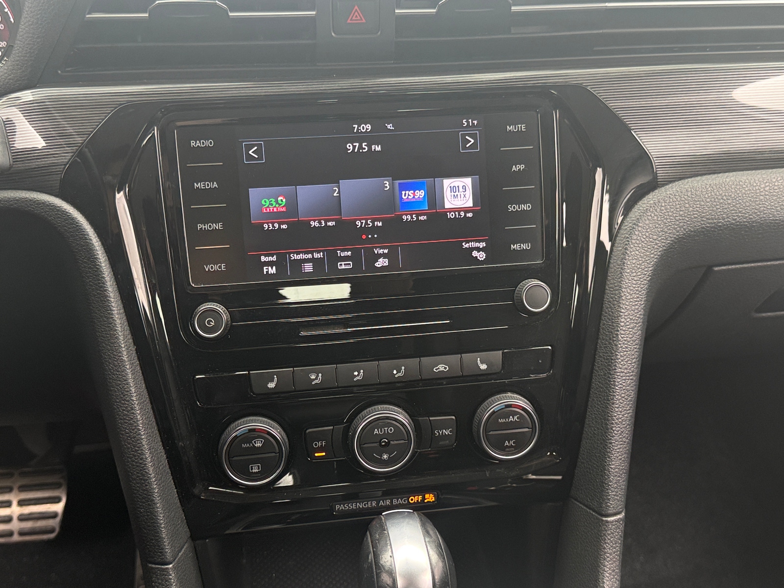 Thumbnail: 2020 Volkswagen Passat - 3