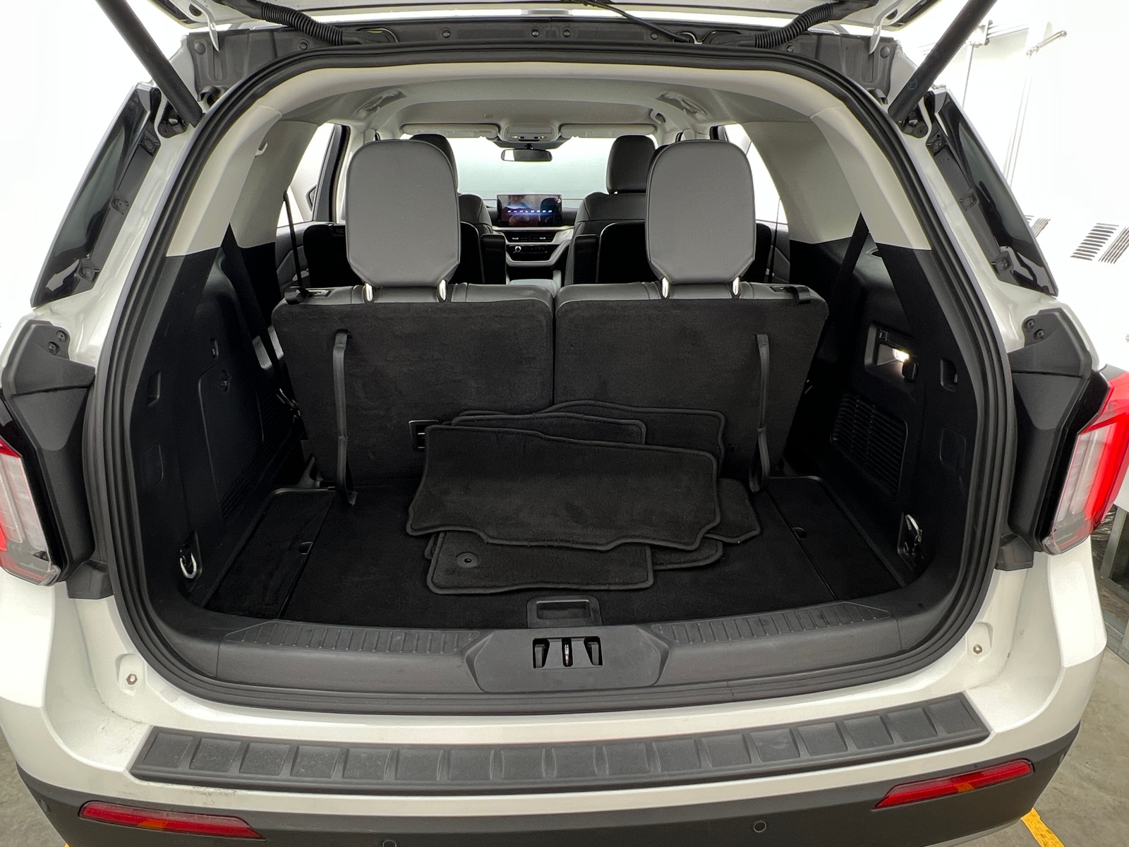 Thumbnail: 2025 Ford Explorer - 7