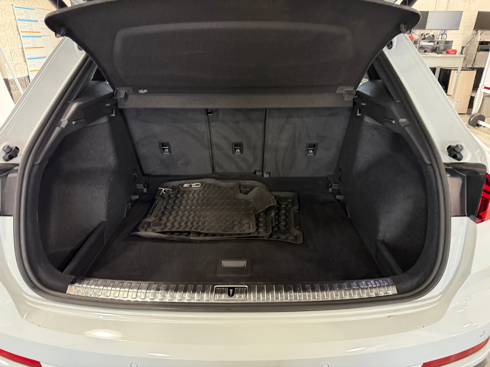 Thumbnail: 2022 Audi Q3 - 6