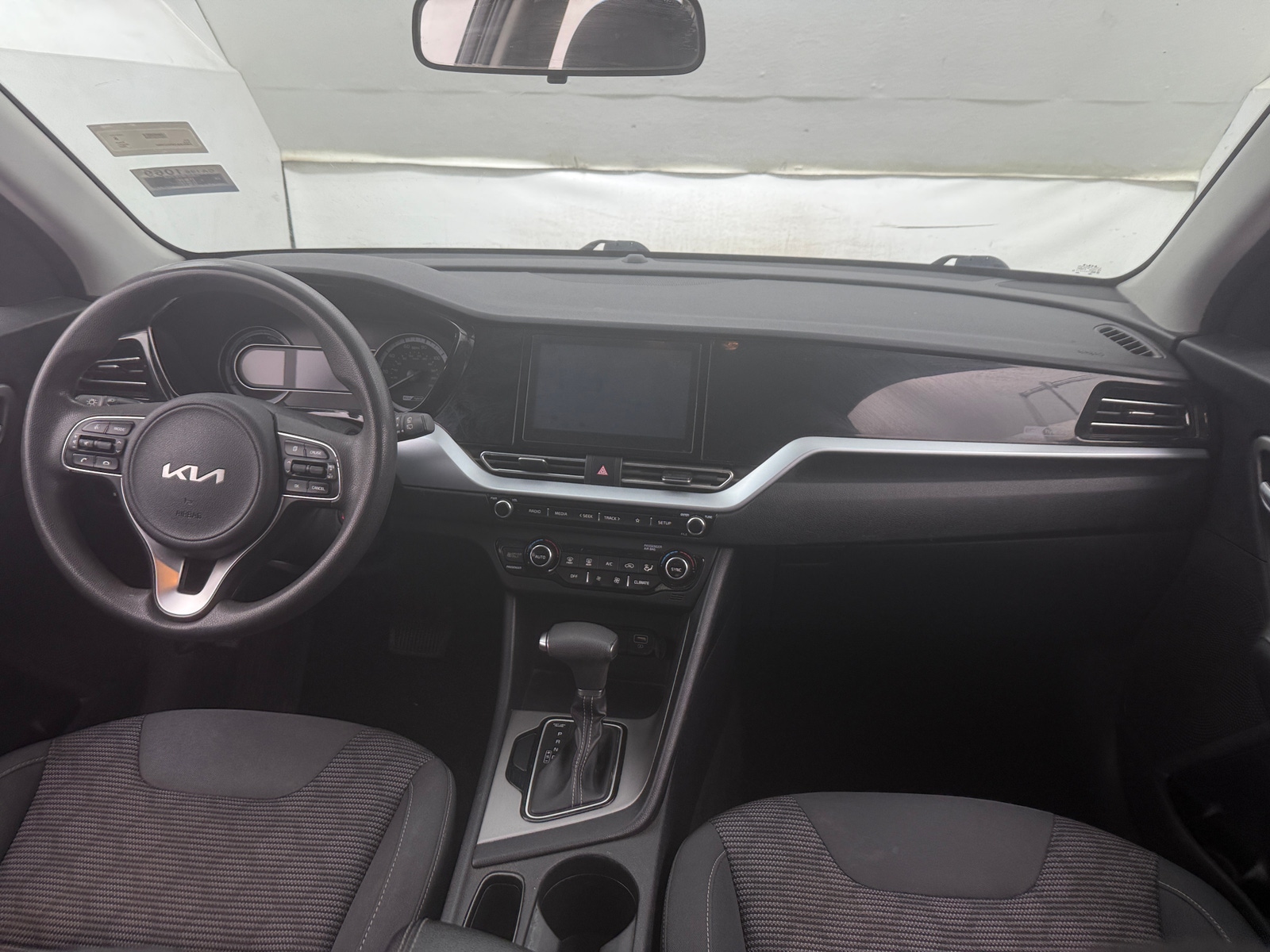 Thumbnail: 2022 Kia Niro - 3