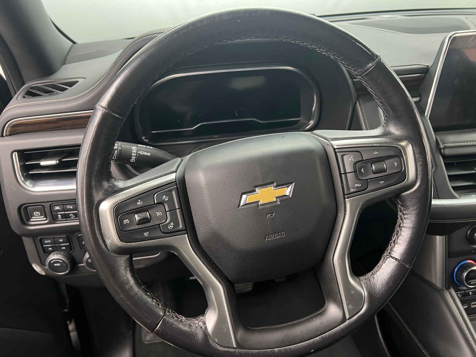 Thumbnail: 2022 Chevrolet Suburban - 4