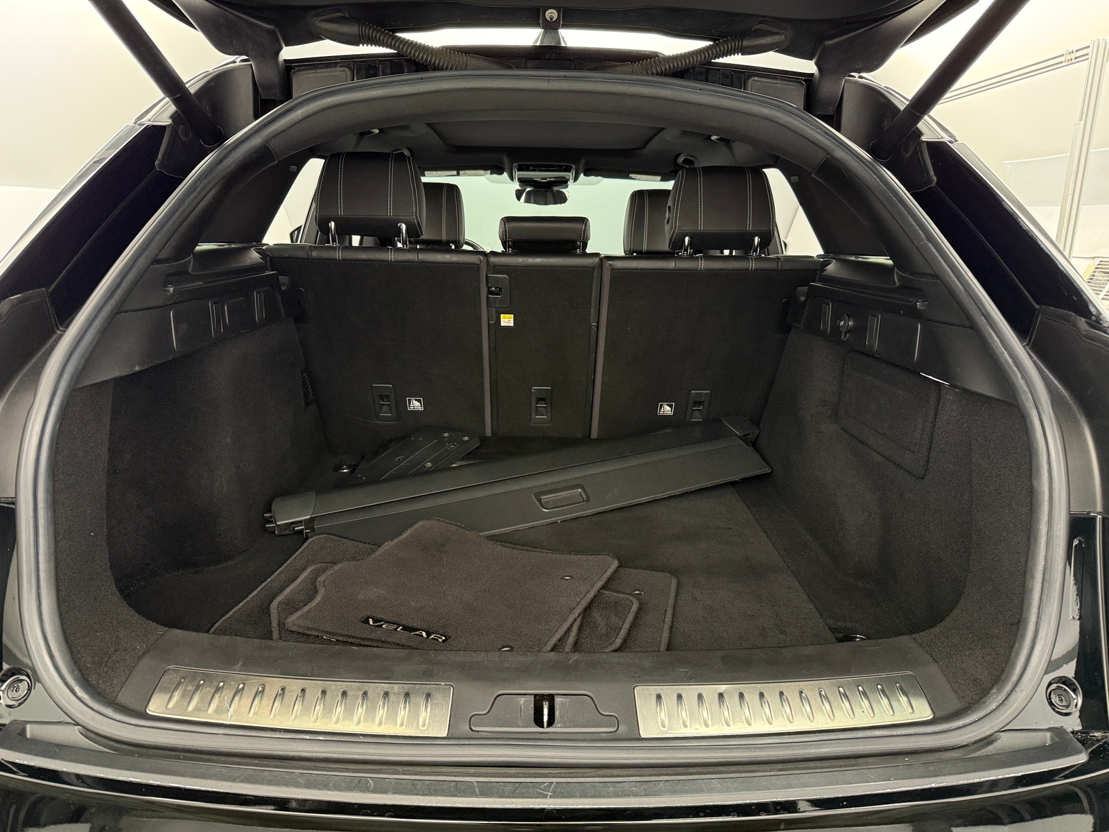 Thumbnail: 2018 Land Rover Range Rover Velar - 6