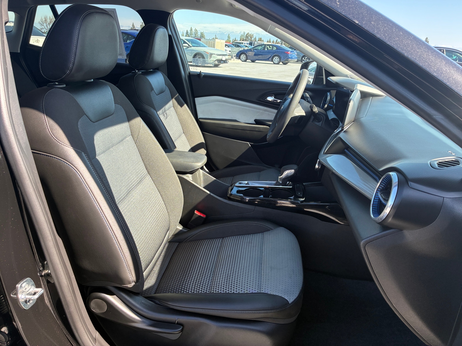 Thumbnail: 2025 Chevrolet Trax - 2