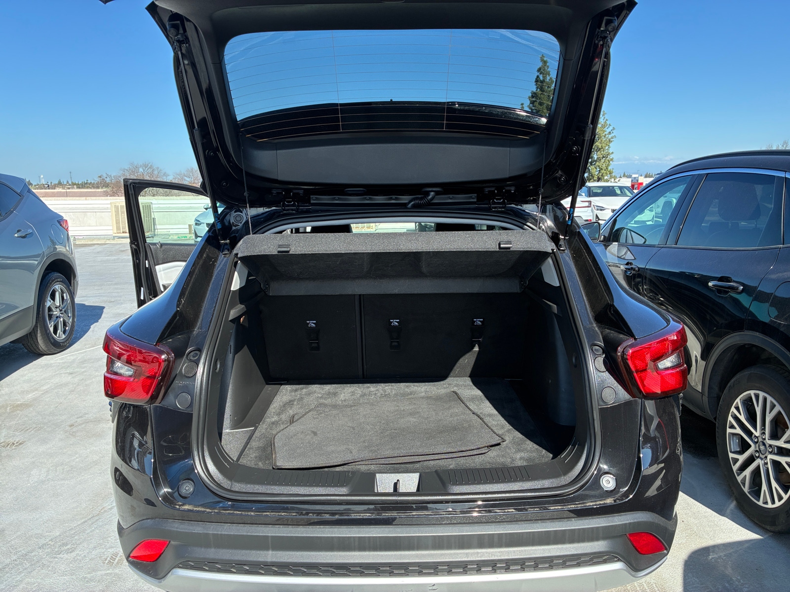 Thumbnail: 2025 Chevrolet Trax - 6