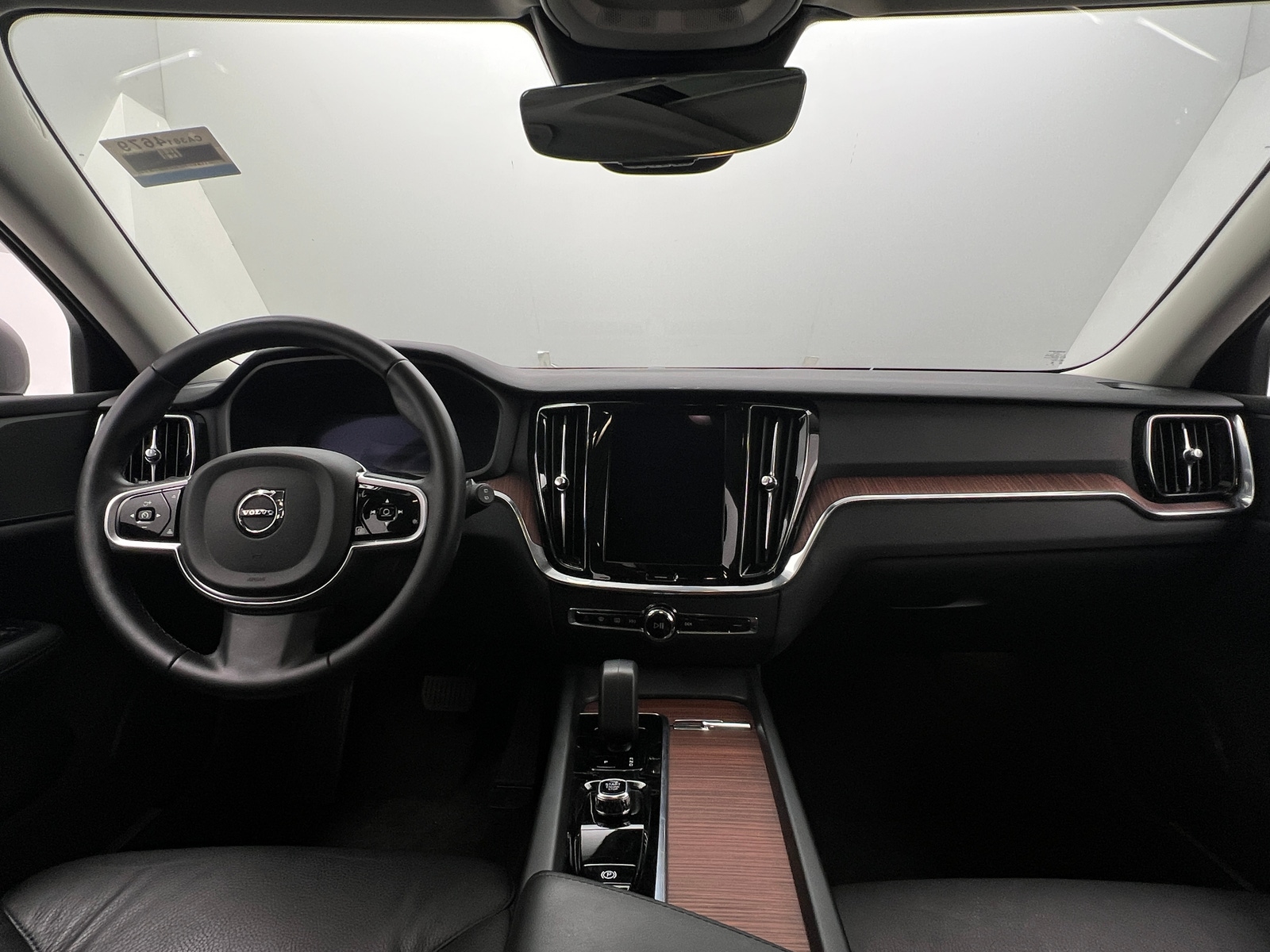 Thumbnail: 2025 Volvo V60 - 2