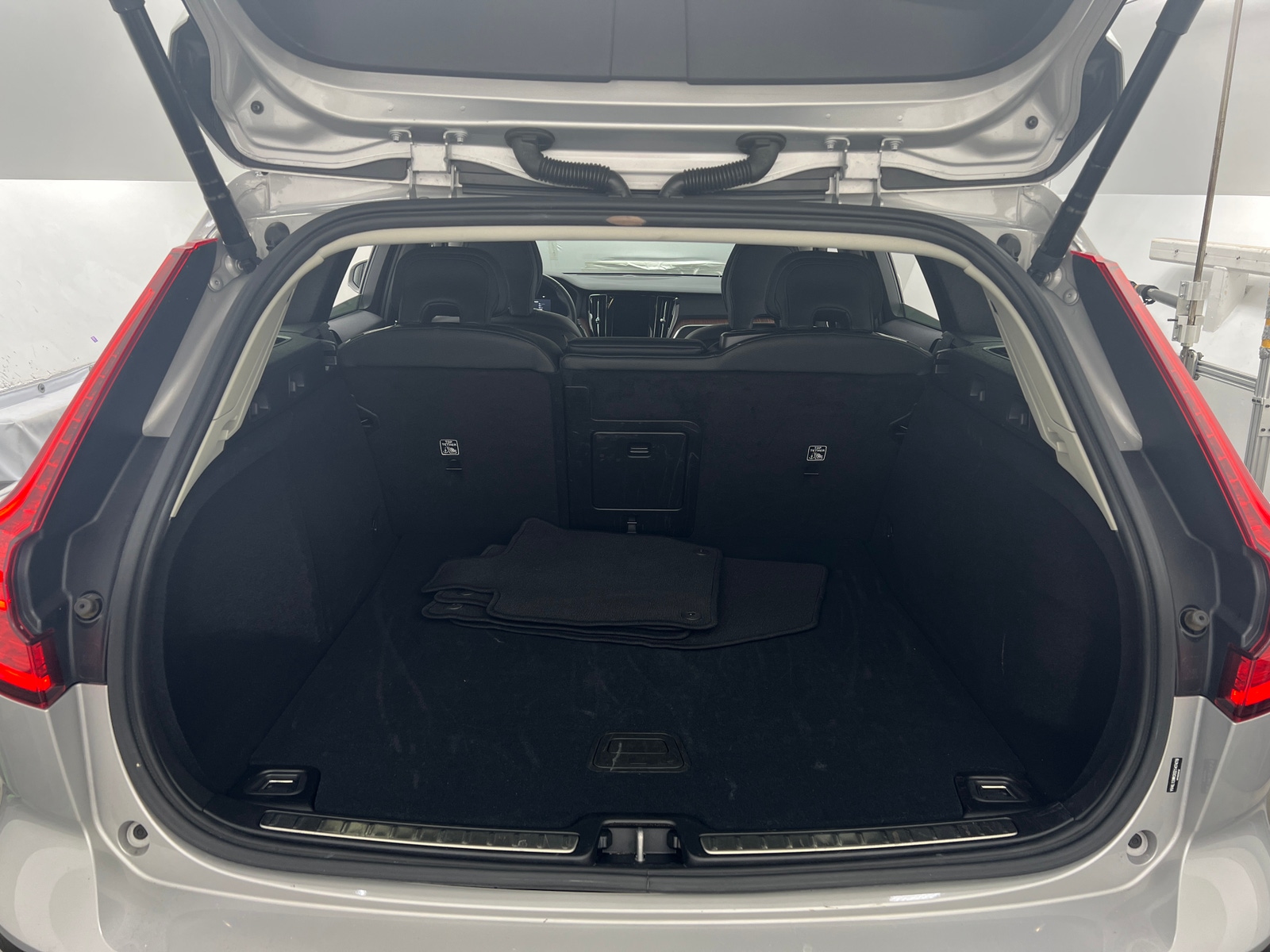 Thumbnail: 2025 Volvo V60 - 6