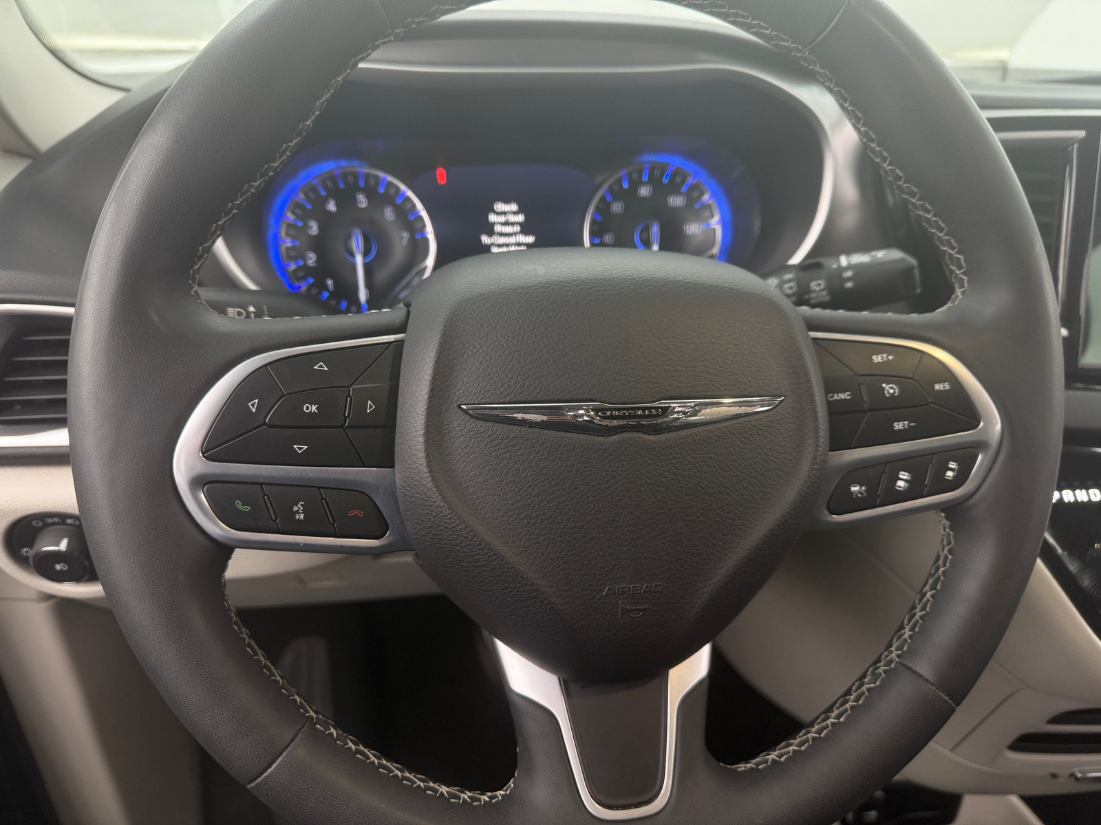 Thumbnail: 2024 Chrysler Pacifica - 4