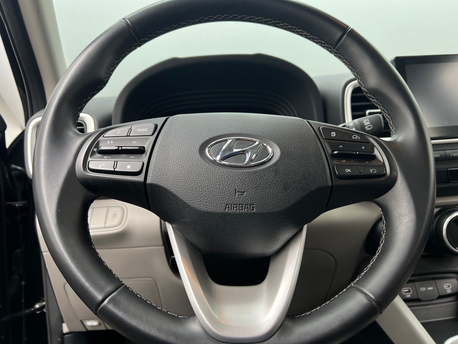 Thumbnail: 2023 Hyundai Venue - 5