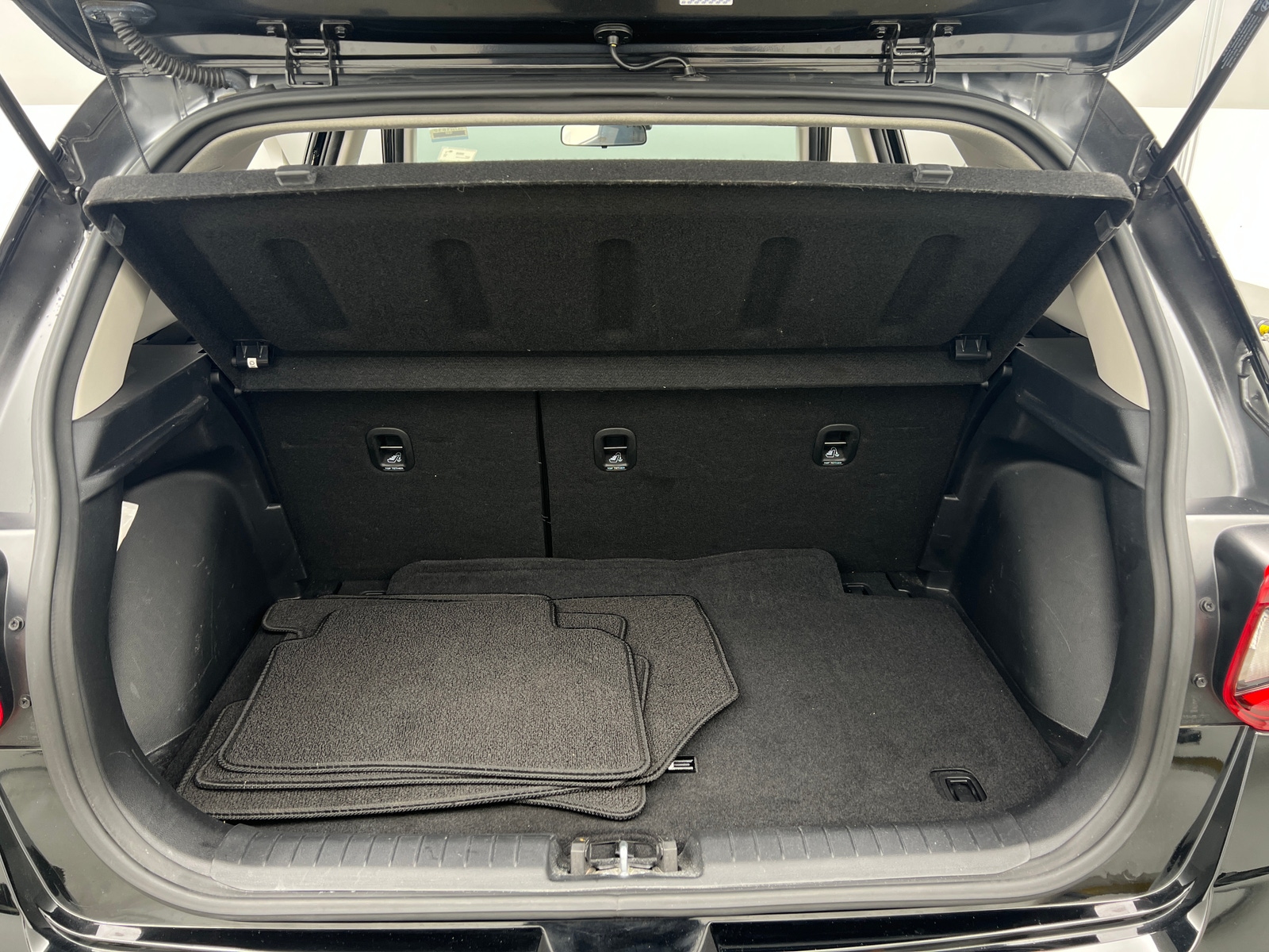 Thumbnail: 2023 Hyundai Venue - 7