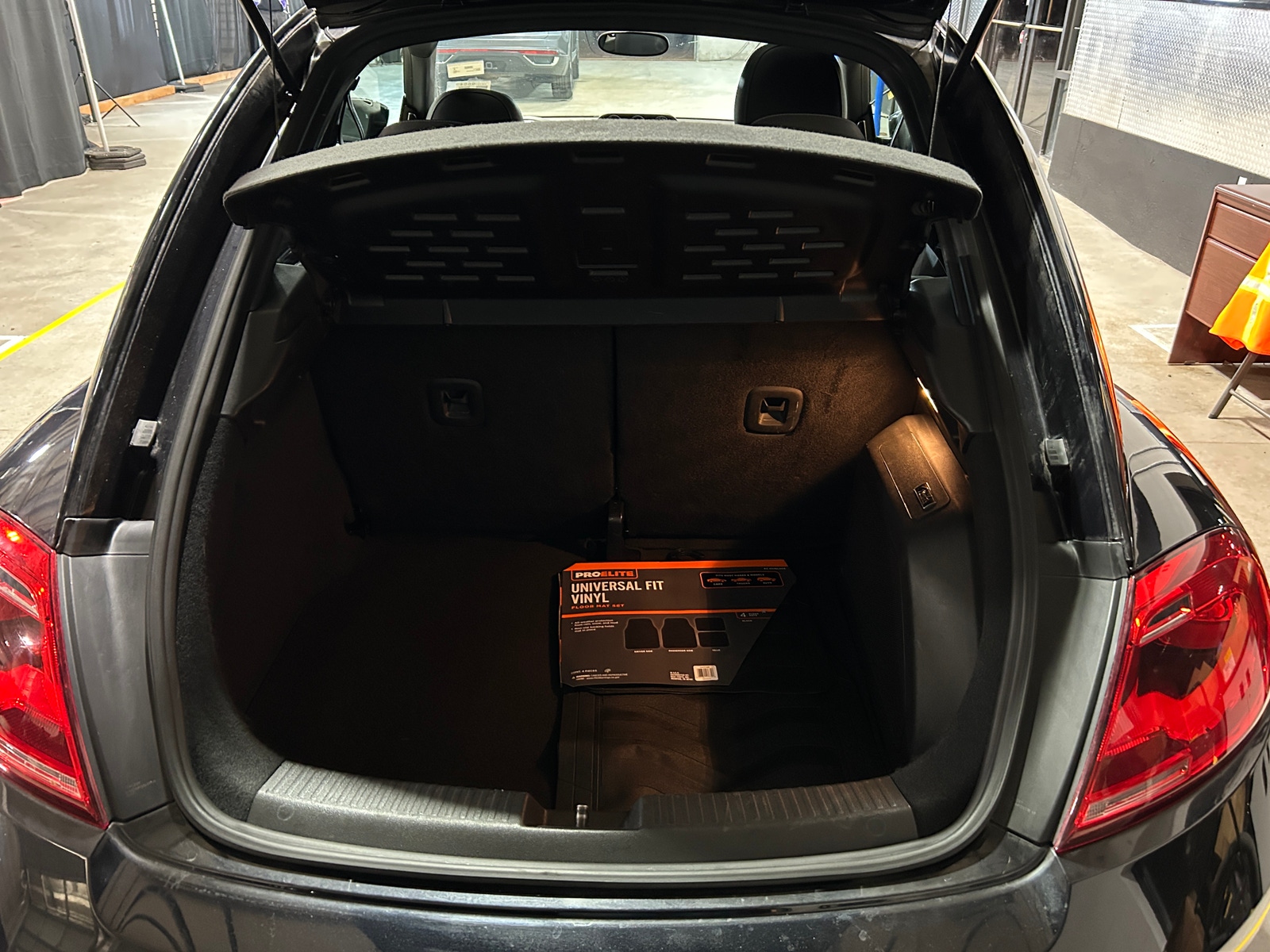 Thumbnail: 2013 Volkswagen Beetle - 7