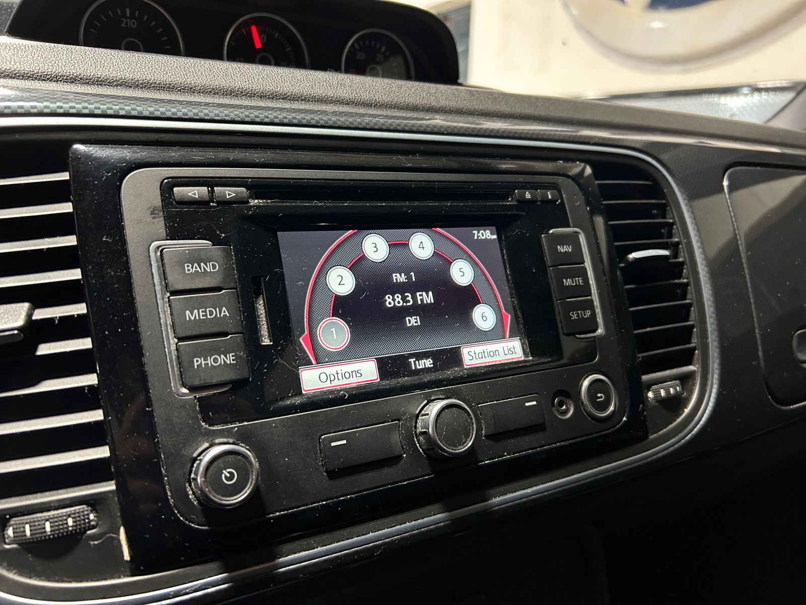 Thumbnail: 2013 Volkswagen Beetle - 4