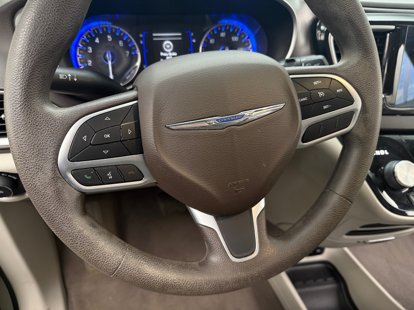 Thumbnail: 2019 Chrysler Pacifica - 5