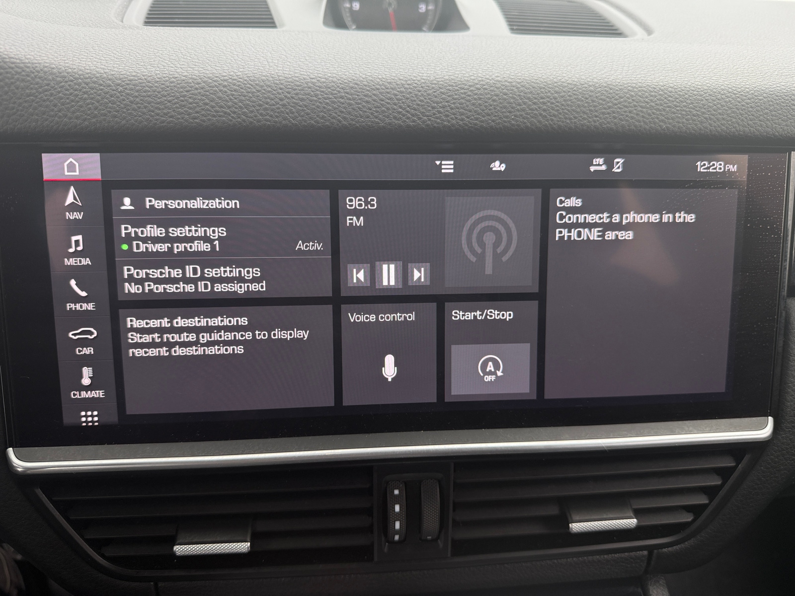 Thumbnail: 2021 Porsche Cayenne - 3